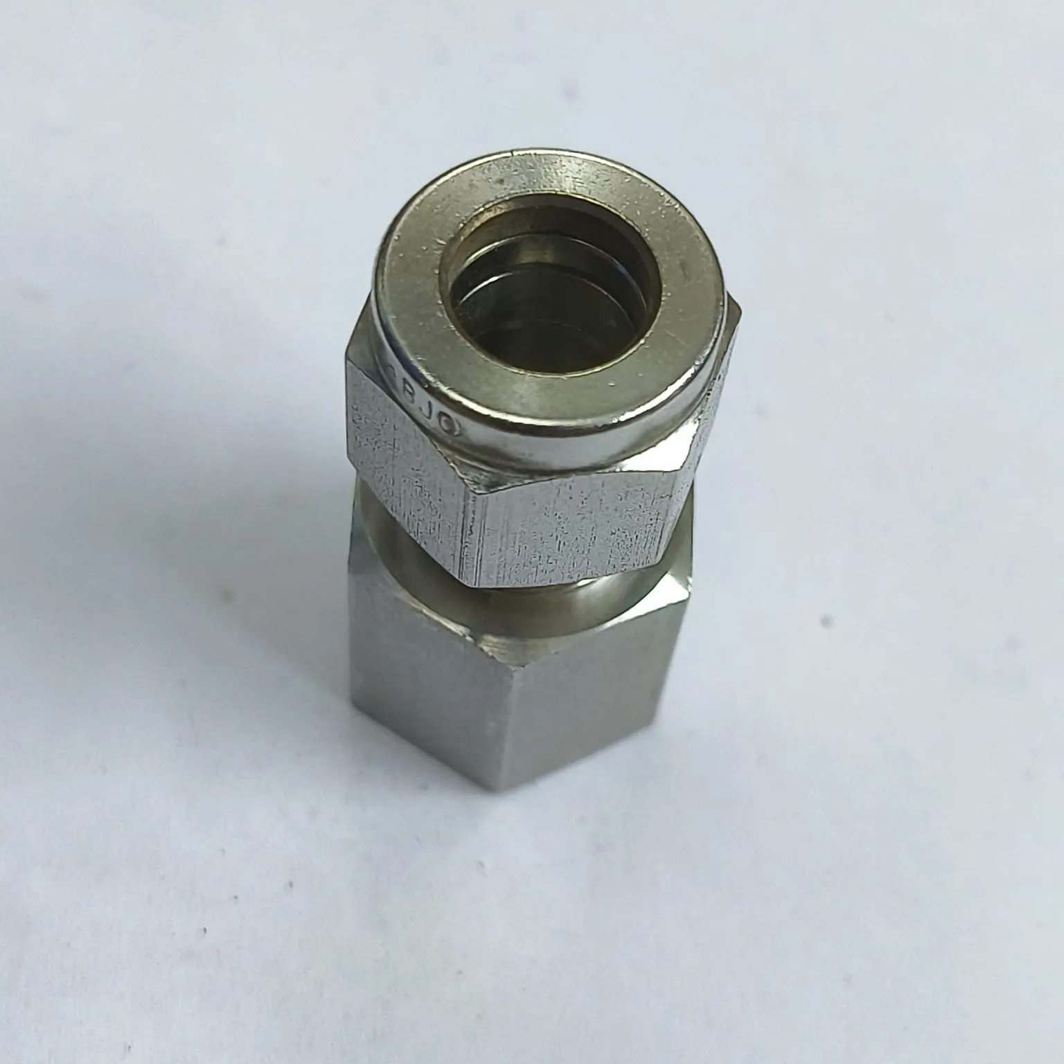 DK-LOK Compression Tube Straight Fitting, 3/8" Tube OD x 1/4" Female NPT, SS316, DCF-6-4N-S - image 3