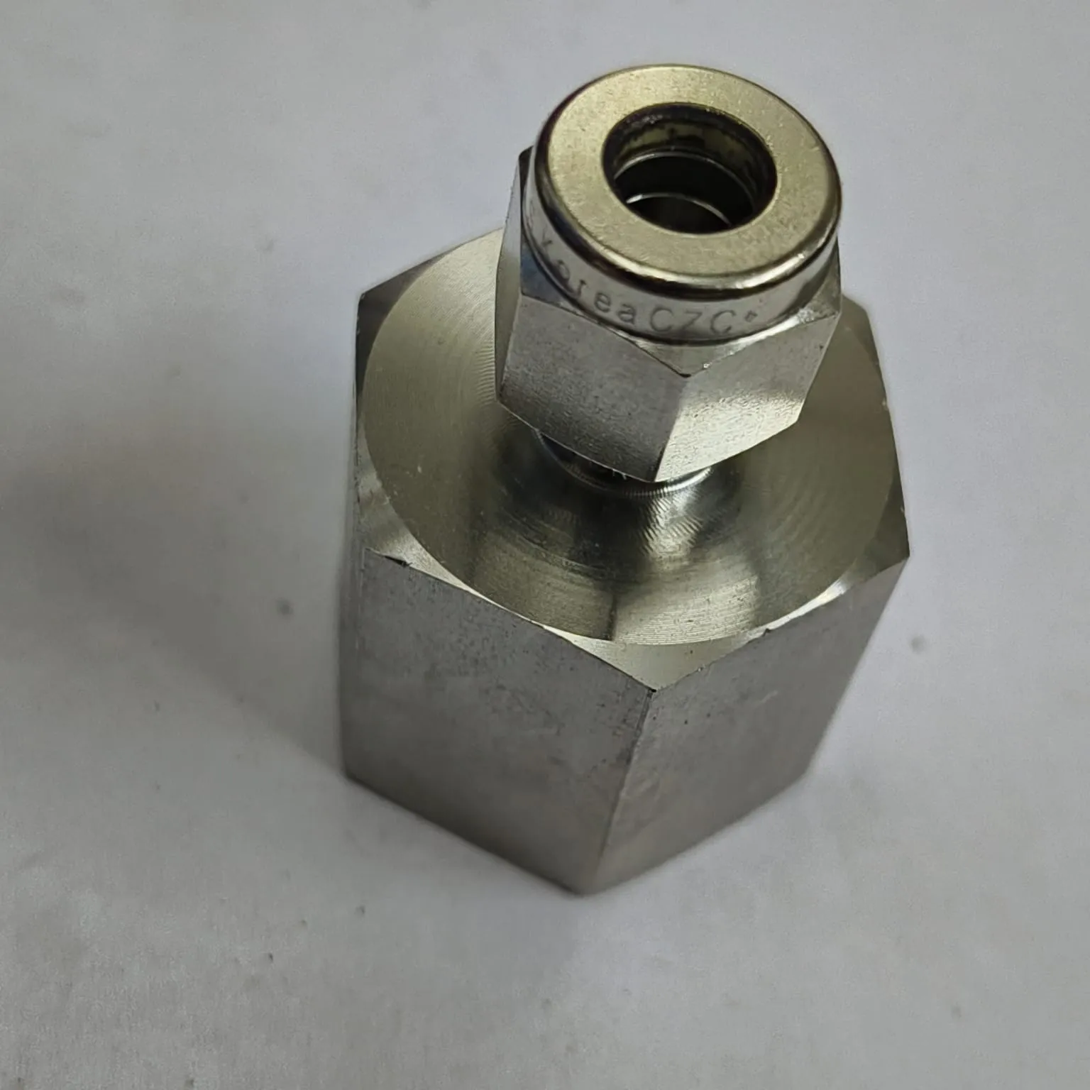 DK-LOK Compression Tube Straight Fitting, 1/4" Tube OD x 1/2" Female NPT, SS316, DCF-4-8N-S - image 4