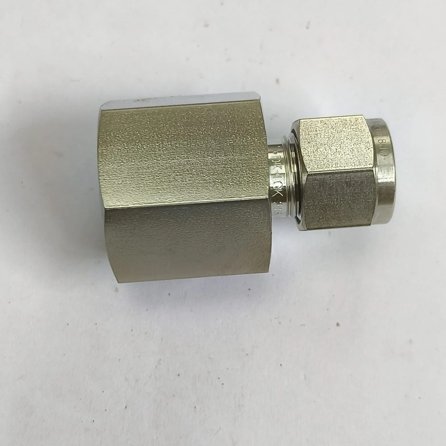 DK-LOK Compression Tube Straight Fitting, 3/8" Tube OD x 1/2" Female NPT, SS316, DCF-6-8N-S - image 2