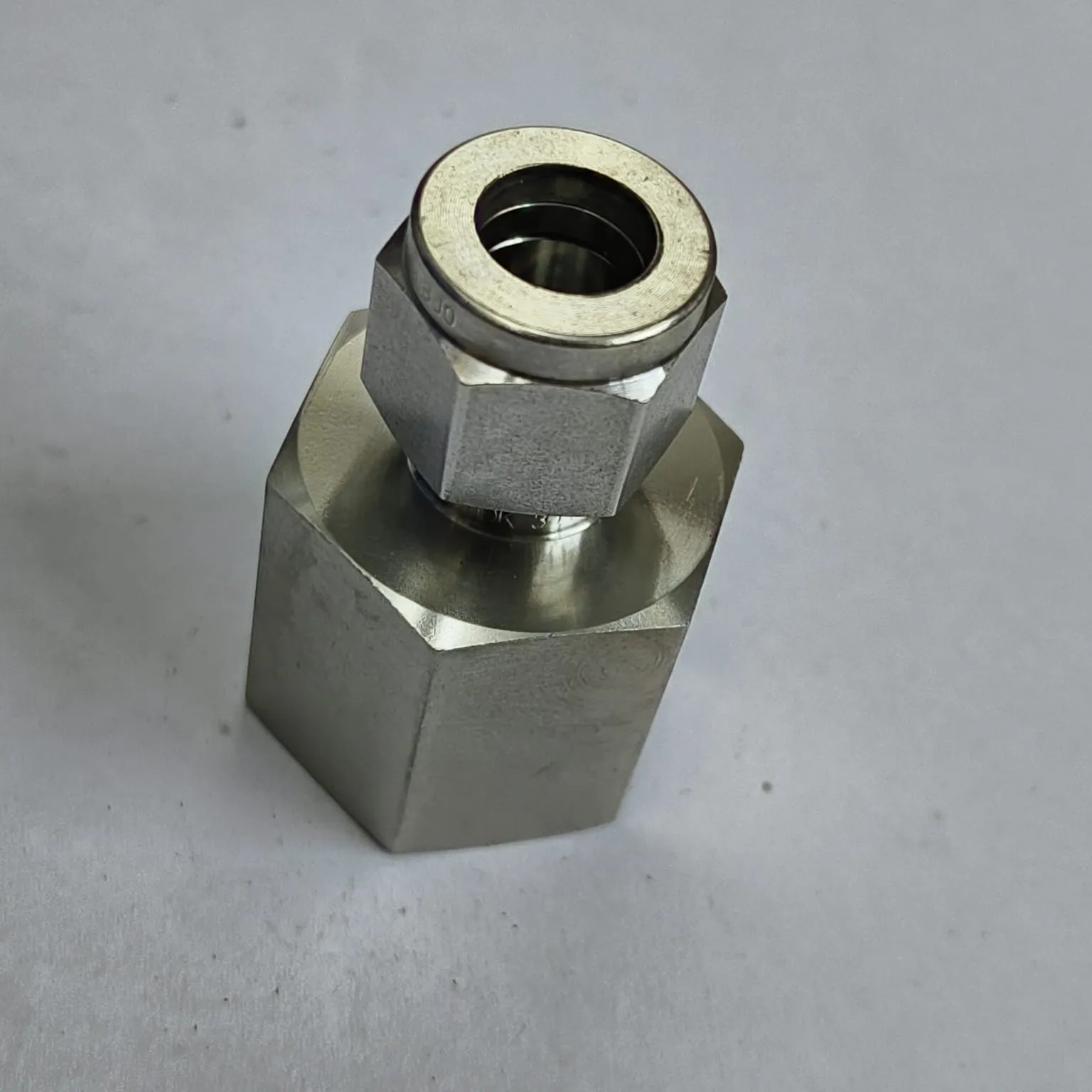 DK-LOK Compression Tube Straight Fitting, 3/8" Tube OD x 1/2" Female NPT, SS316, DCF-6-8N-S - image 3