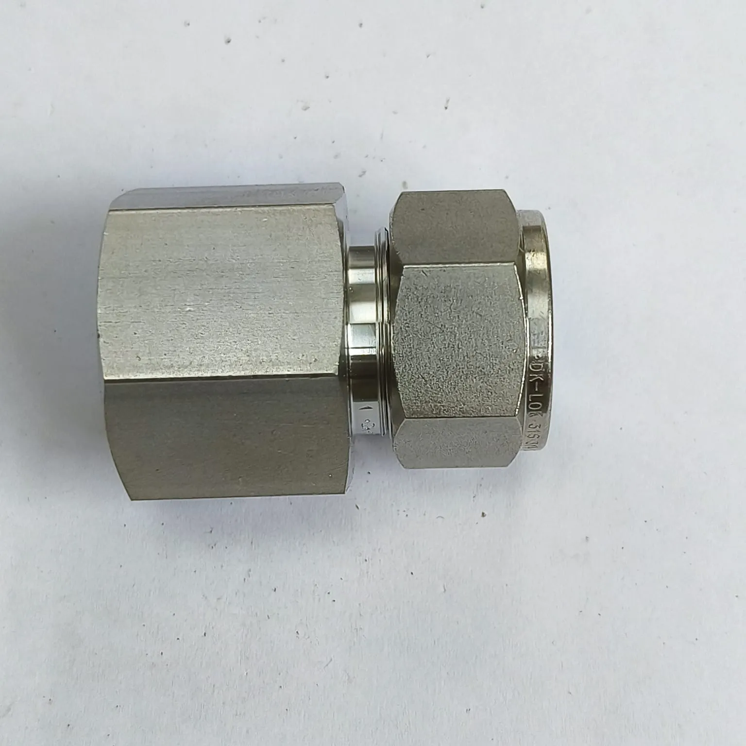 DK-LOK Compression Tube Straight Fitting, 3/4" Tube OD x 3/4" Female NPT, SS316, DCF-12-12N-S - image 2