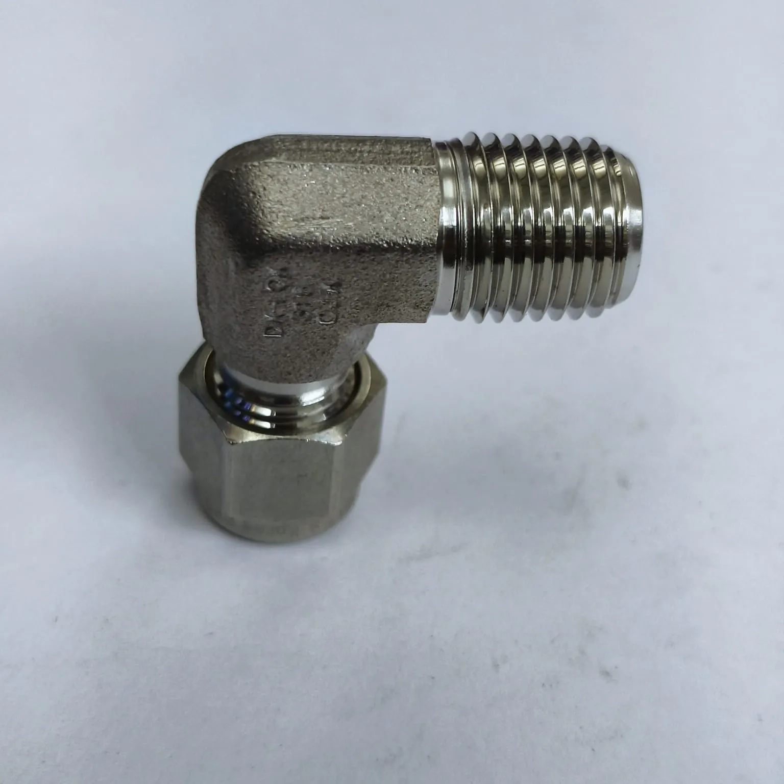 DK-LOK Compression Tube 90° Elbow Fitting, 1/4" Tube OD x 1/4" Male NPT, SS316, DLM-4-4N-S - image 4