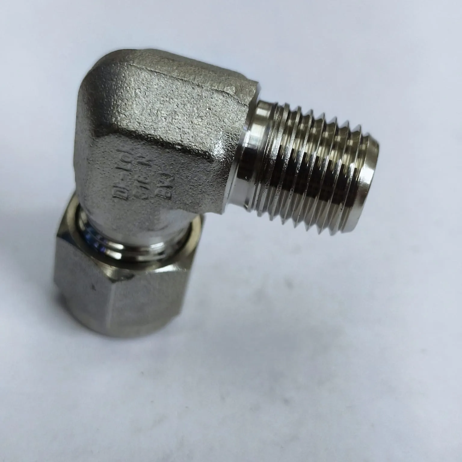 DK-LOK Compression Tube 90° Elbow Fitting, 3/8" Tube OD x 1/4" Male NPT, SS316, DLM-6-4N-S - image 4
