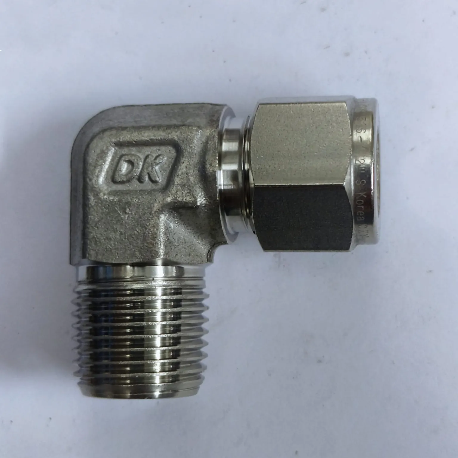 DK-LOK Compression Tube 90° Elbow Fitting, 1/2" Tube OD x 1/2" Male NPT, SS316, DLM-8-8N-S - image 2