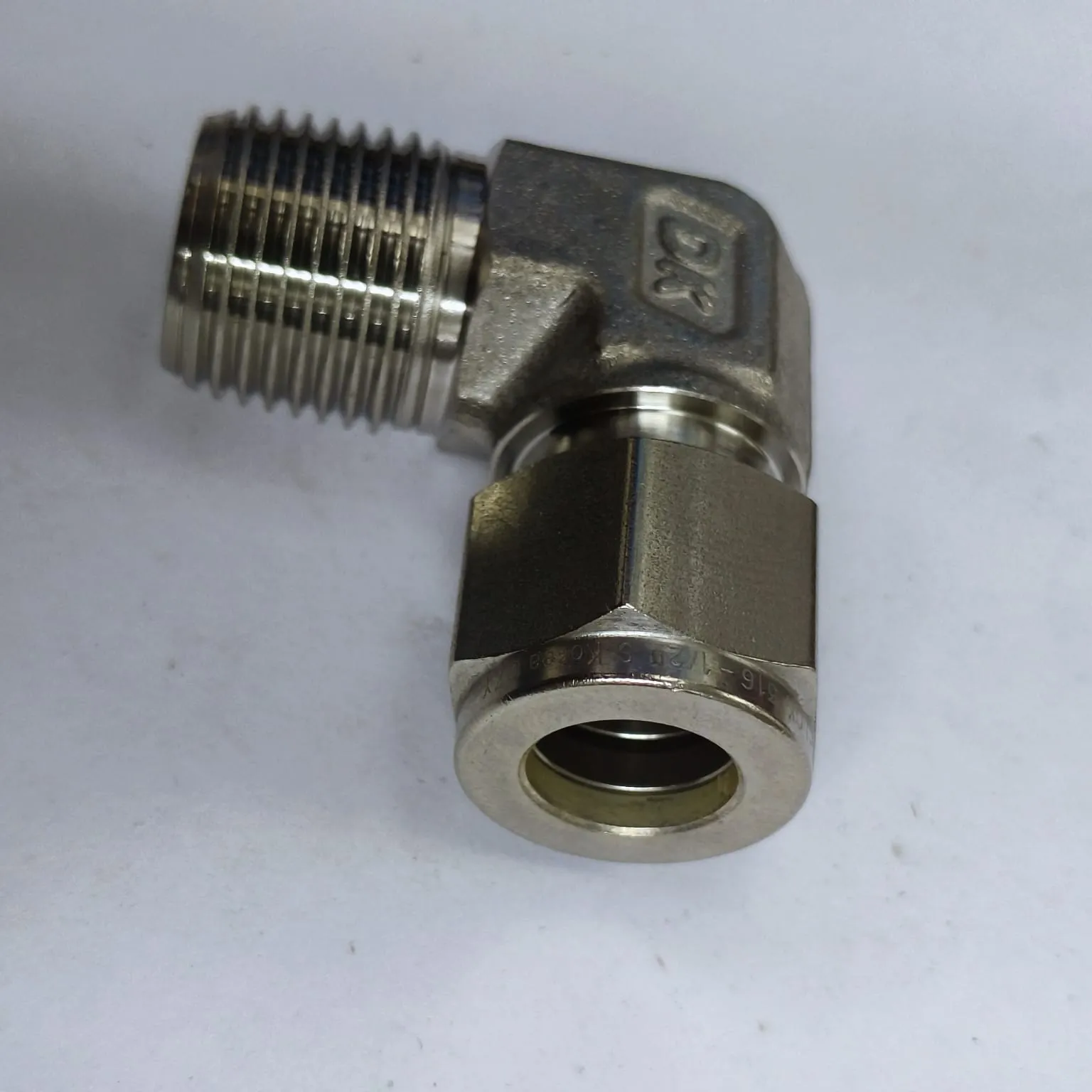 DK-LOK Compression Tube 90° Elbow Fitting, 1/2" Tube OD x 1/2" Male NPT, SS316, DLM-8-8N-S - image 4