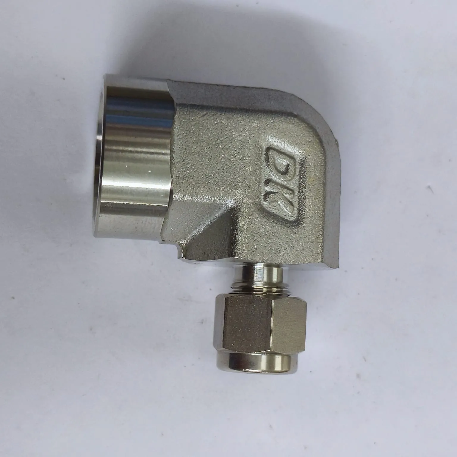 DK-LOK Compression Tube 90° Elbow Fitting, 1/4" Tube OD x 1/2" Female NPT, SS316, DLF-4-8N-S - image 2