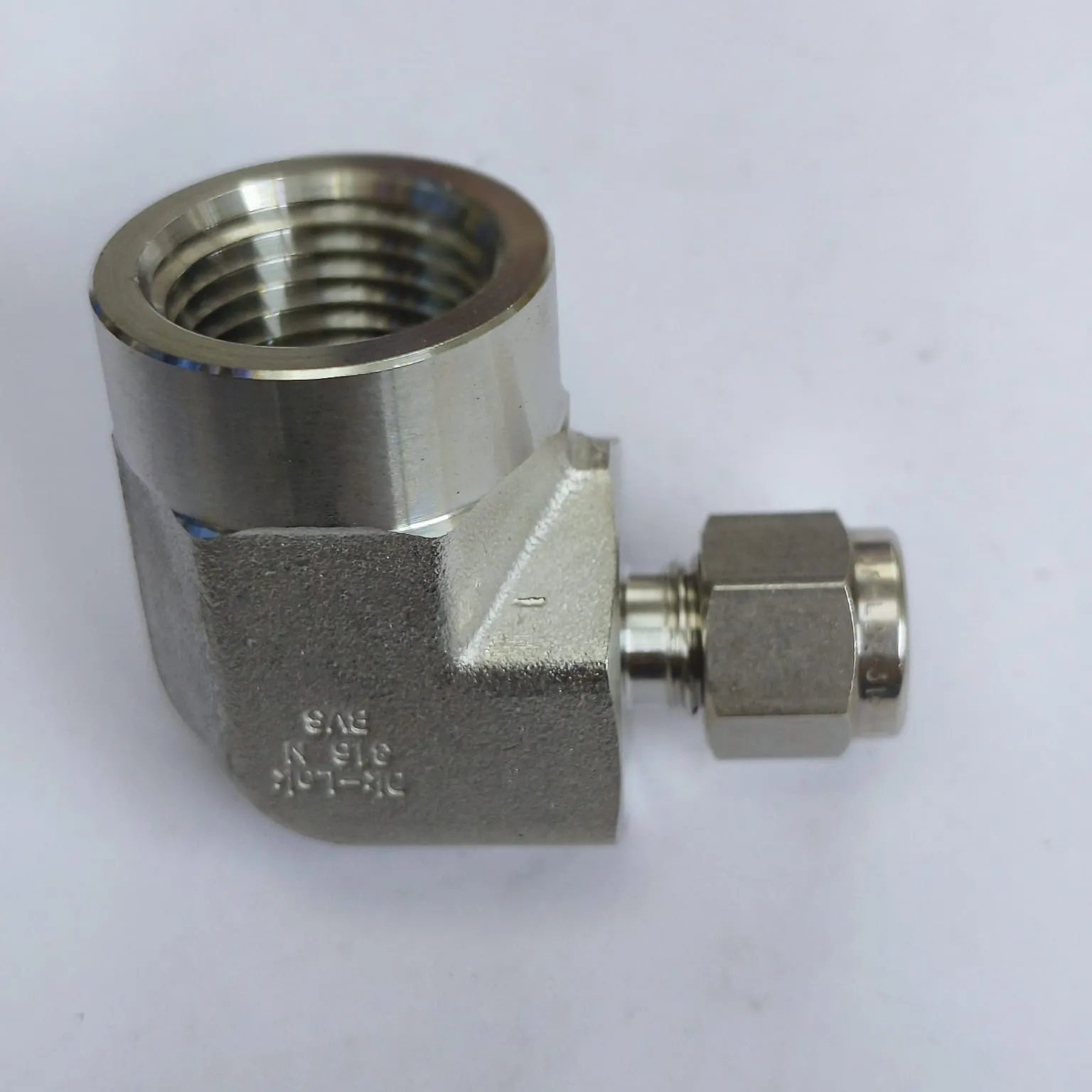DK-LOK Compression Tube 90° Elbow Fitting, 1/4" Tube OD x 1/2" Female NPT, SS316, DLF-4-8N-S - image 4
