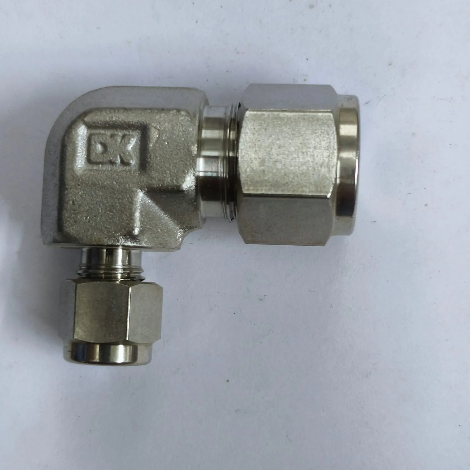 DK-LOK Compression Tube Reducing 90° Elbow Fitting, 1/2" Tube OD x 1/4" Tube OD, SS316, DLR-8-4-S - image 2