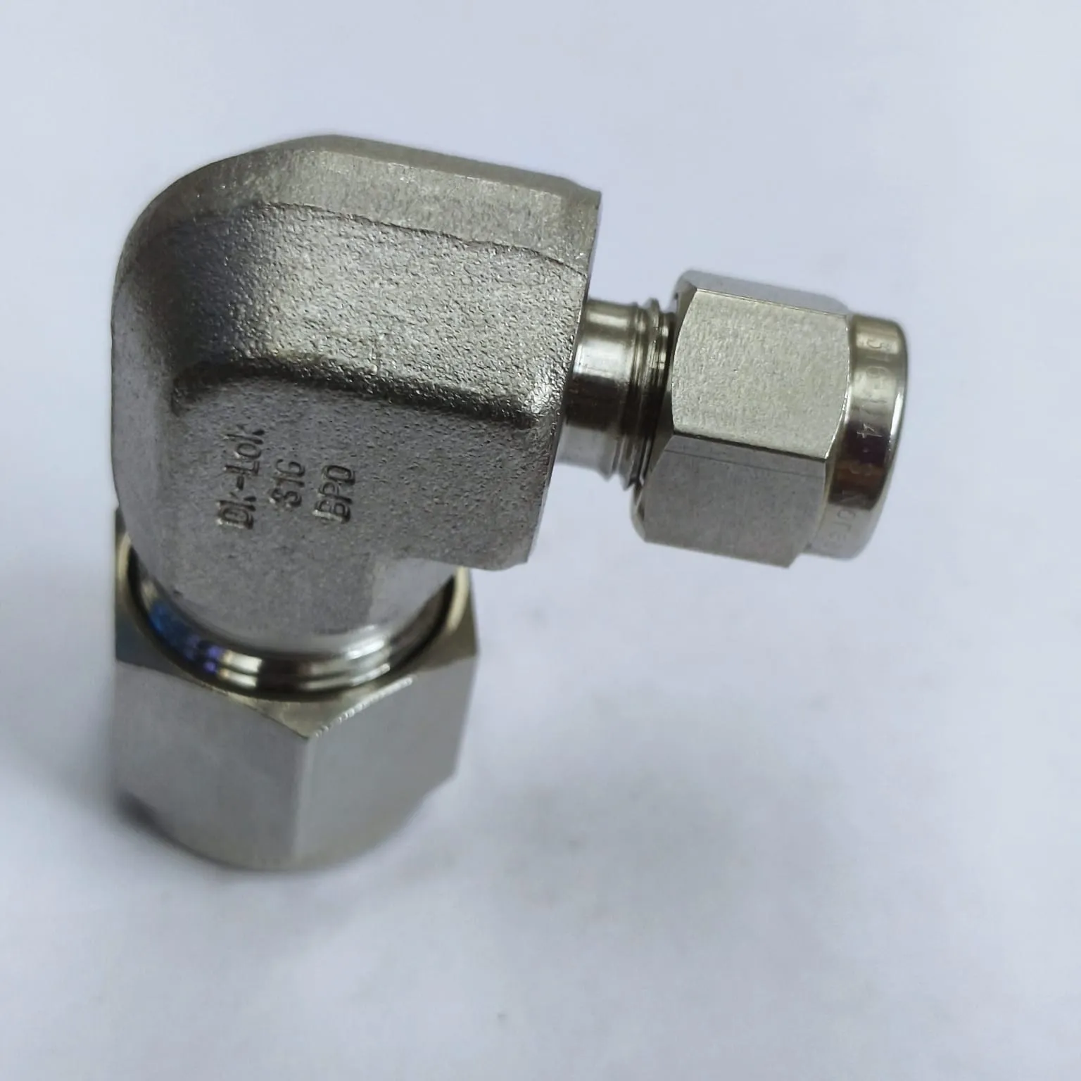 DK-LOK Compression Tube Reducing 90° Elbow Fitting, 1/2" Tube OD x 1/4" Tube OD, SS316, DLR-8-4-S - image 3