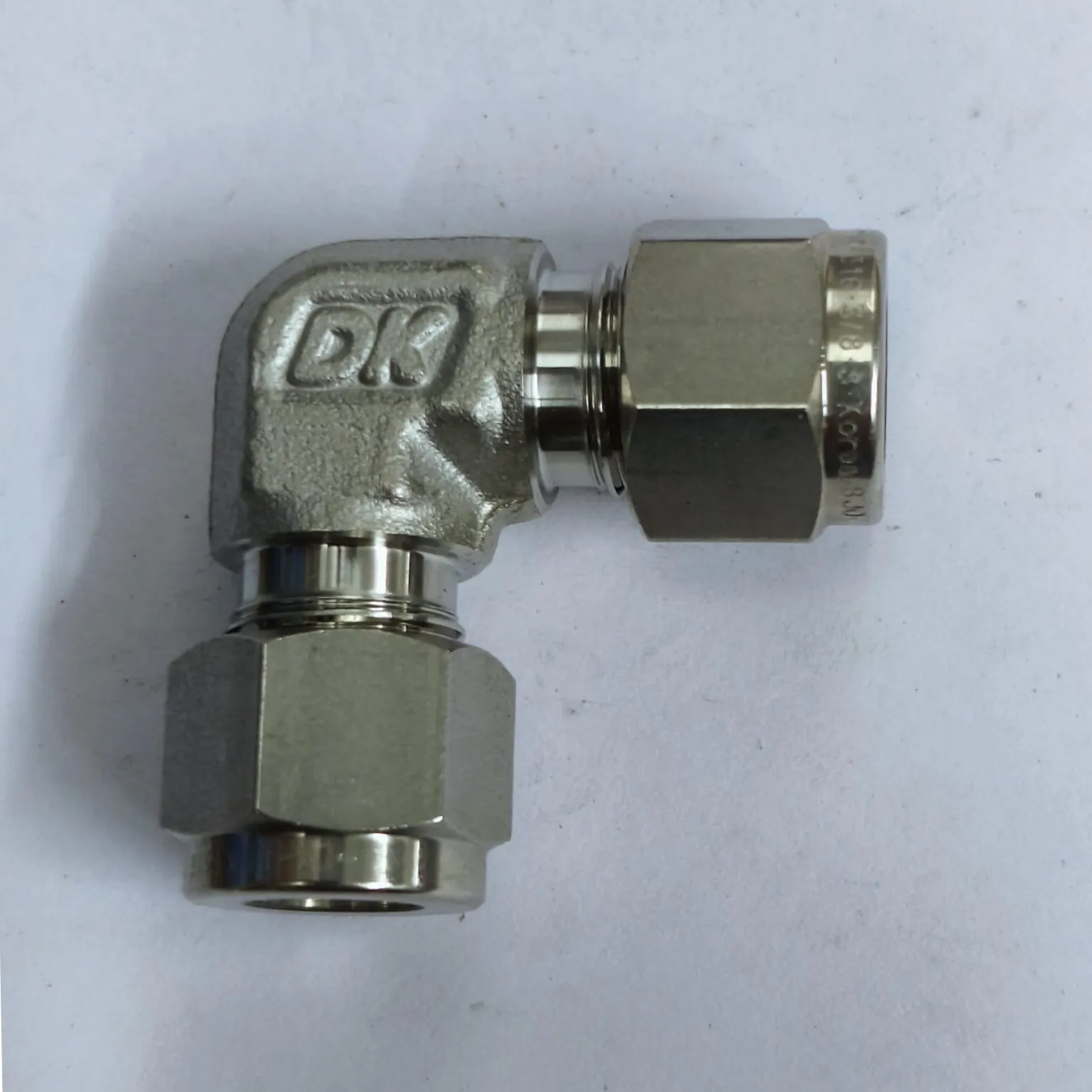 DK-LOK Compression Tube 90° Elbow Fitting, 3/8" Tube OD x 3/8" Tube OD, SS316, DL-6-S - image 2