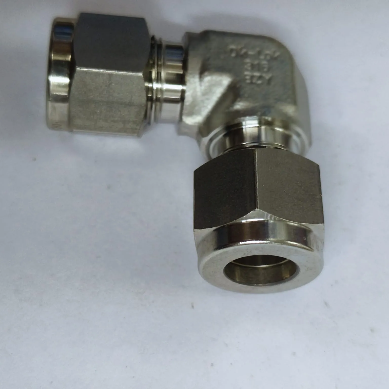 DK-LOK Compression Tube 90° Elbow Fitting, 3/8" Tube OD x 3/8" Tube OD, SS316, DL-6-S - image 3