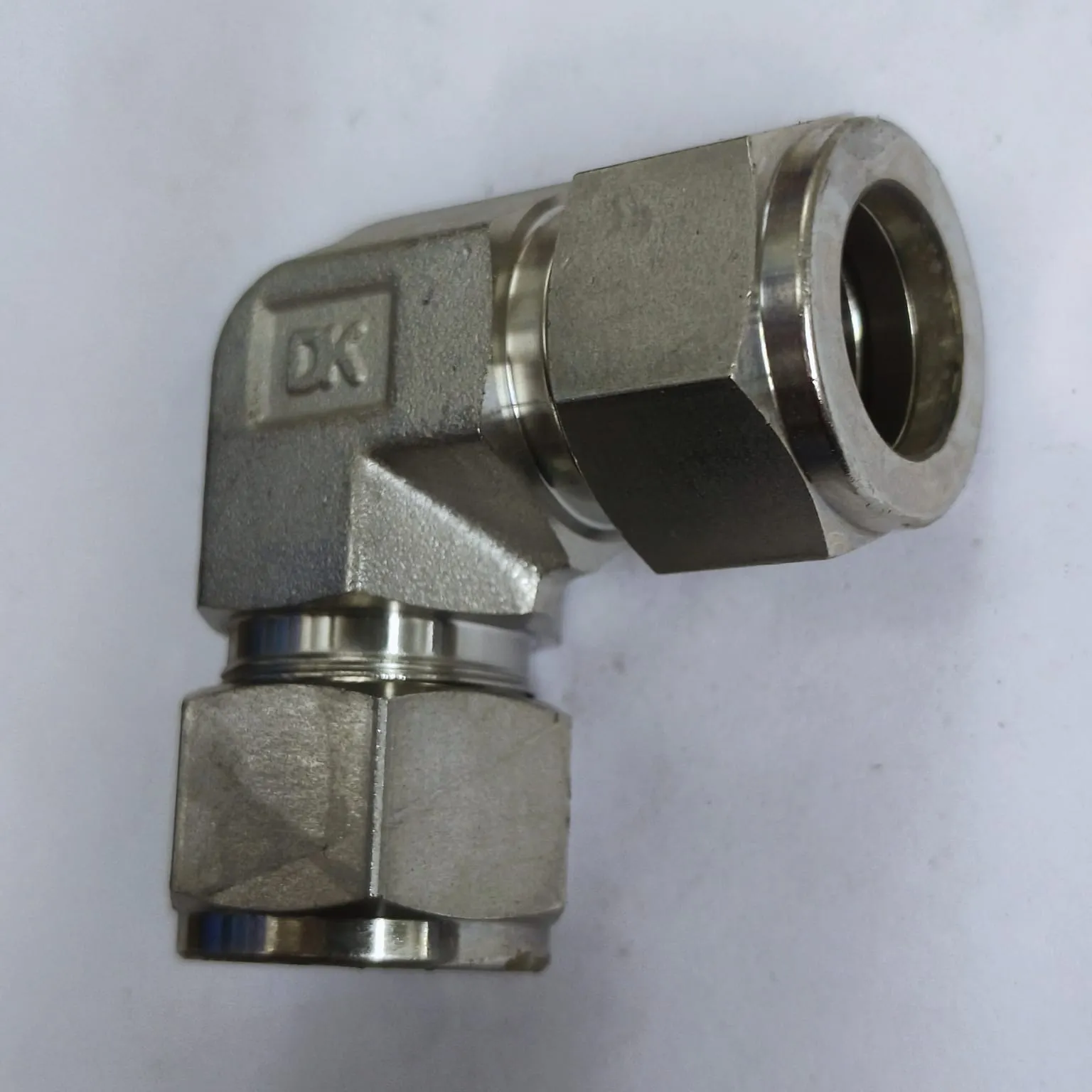 DK-LOK Compression Tube 90° Elbow Fitting, 5/8" Tube OD x 5/8" Tube OD, SS316, DL-10-S - image 3