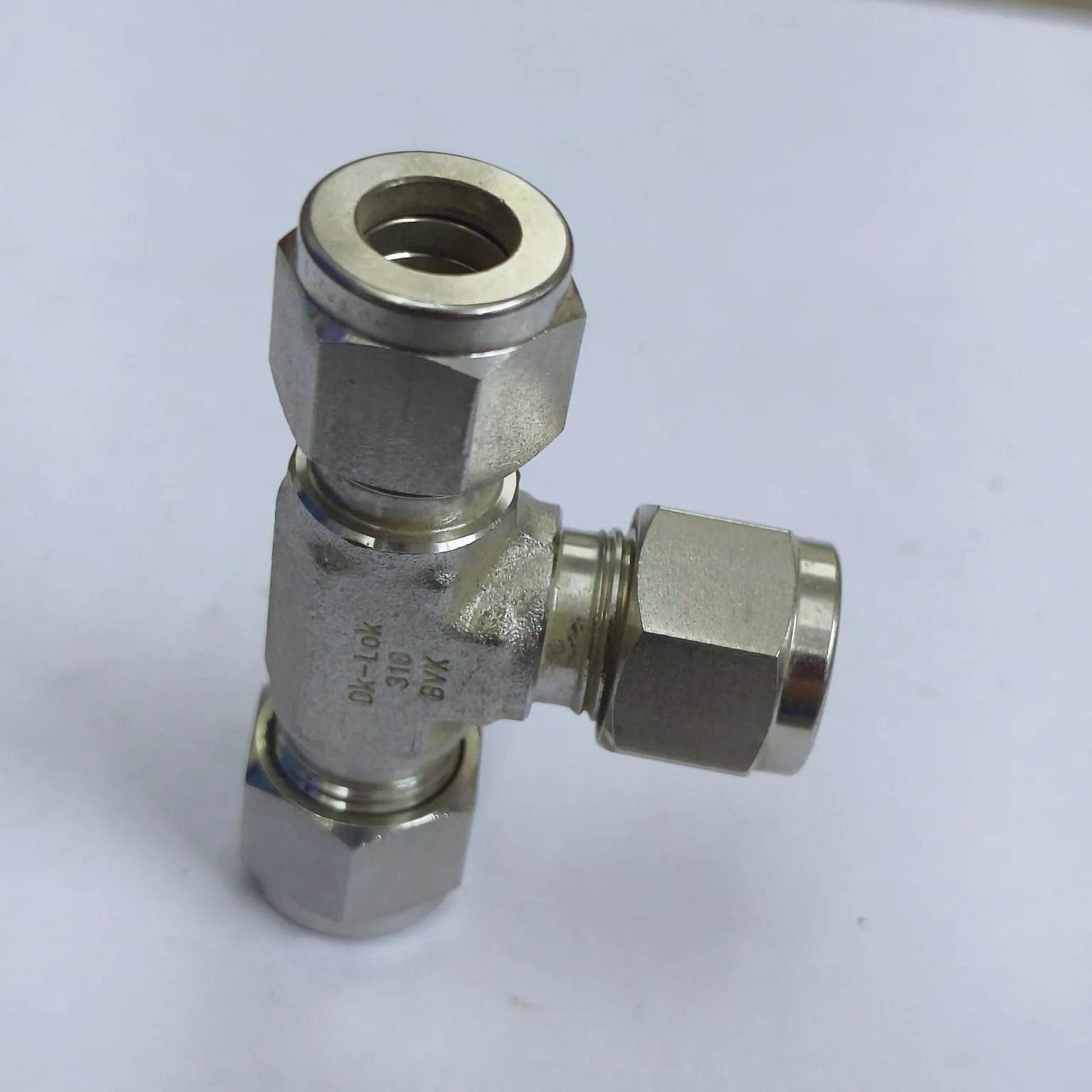 DK-LOK Compression Tube Tee Fitting, 3/8" Tube OD x 3/8" Tube OD x 3/8" Tube OD, SS316, DT-6-S - image 3