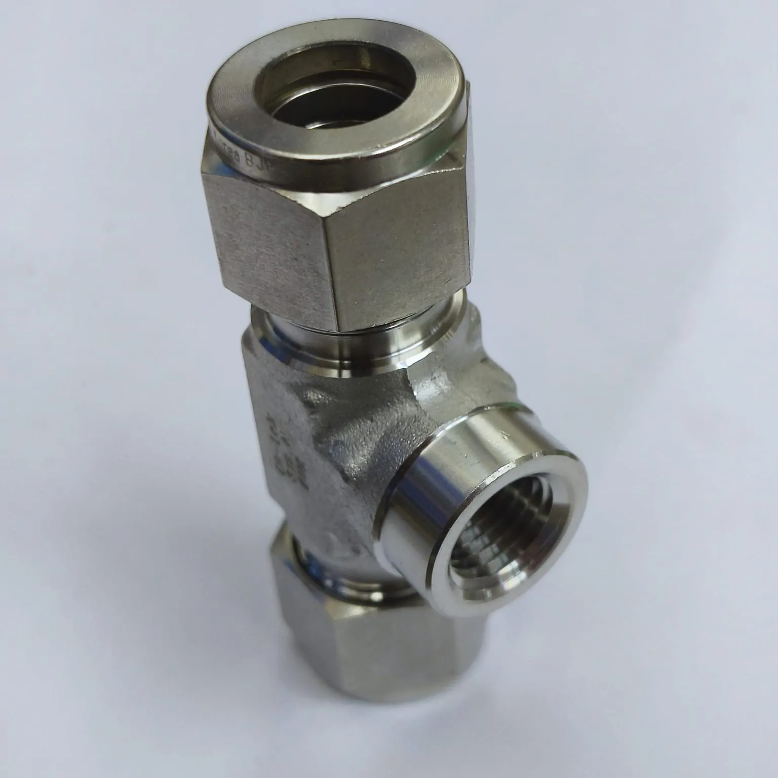 DK-LOK Compression Tube Tee Fitting, 1/2" Tube OD x 1/2" Tube OD x 1/4" Female NPT, SS316, DTBF-8-4N-S - image 4