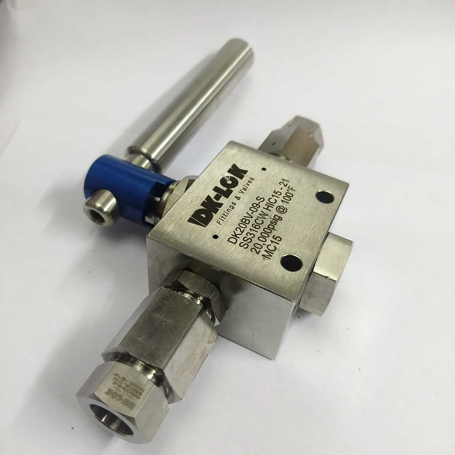 DK-LOK High Pressure Ball Valve, 20,000 psig, 9/16" Tube OD Connections, SS316, DK20BV-09-S - image 2