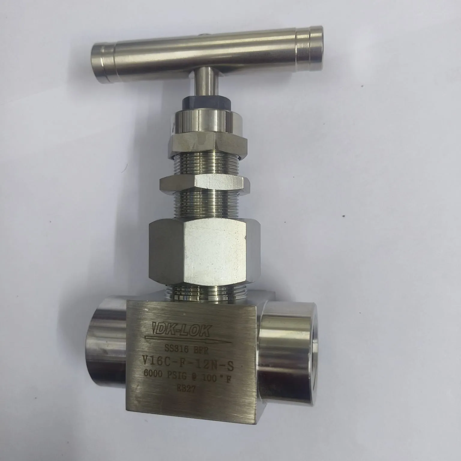 DK-LOK V16 Series Needle Valve, 6000 psi, 3/4" Female NPT Connections, SS316, V16C-F-12N-S - image 2