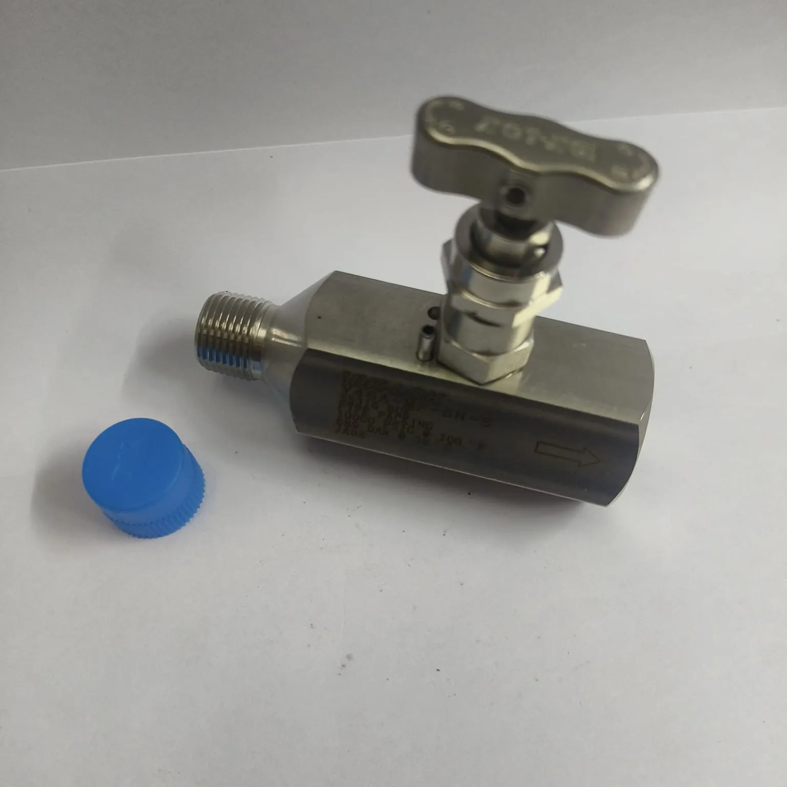 DK-LOK V46A Series Needle Valve, 10000 psi, 3/8" Male x Female NPT Connections, SS316, V46A-MF-6N-S - image 3