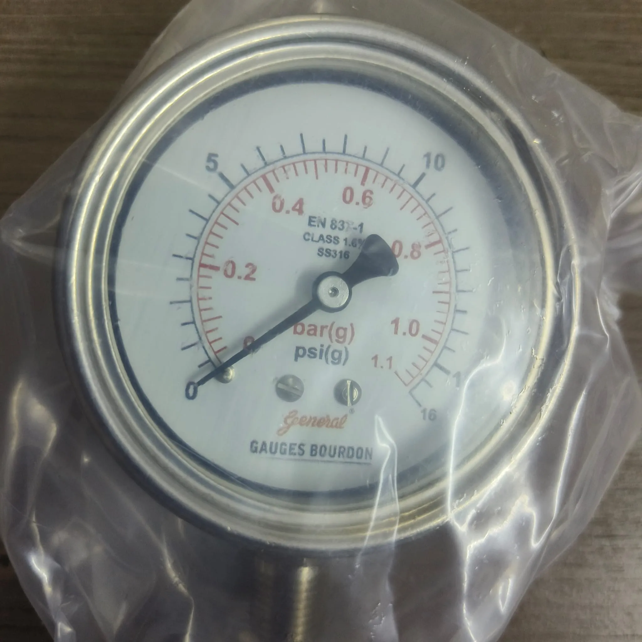 General Instruments Pressure Gauge SPGS-V, 0...16 psi, 2nd Scale bar, 2.5" Dial, 1/4" Male NPT Lower Mount, SS Body & Parts, SPGS-V-063-S4S-S6S-S6S-S4S-T06NTM-(0-16)-PSI/BAR-A16-DUS - image 3