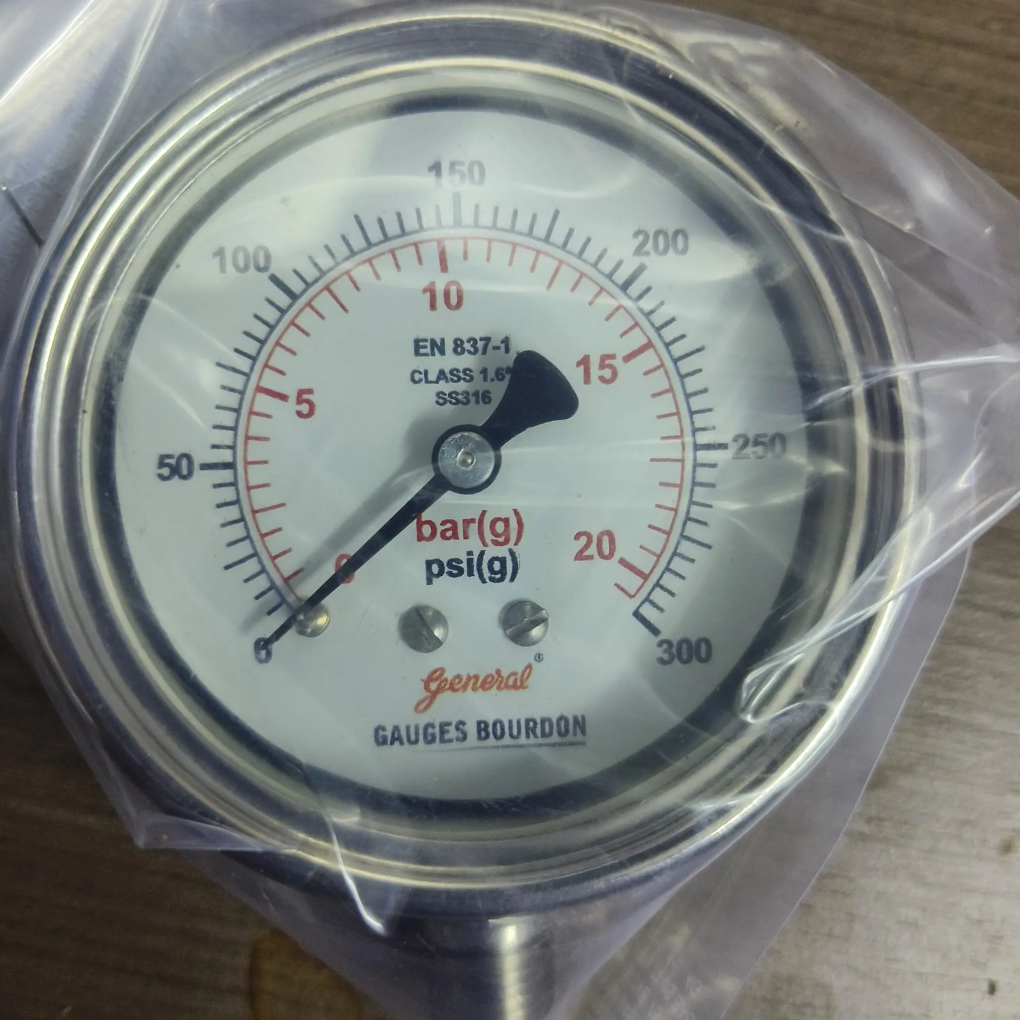 General Instruments Pressure Gauge SPGS-V, 0...300 psi, 2nd Scale bar, 2.5" Dial, 1/4" Male NPT Lower Mount, SS Body & Parts, SPGS-V-063-S4S-S6S-S6S-S4S-T06NTM-(0-300)-PSI/BAR-A16-DUS - image 3