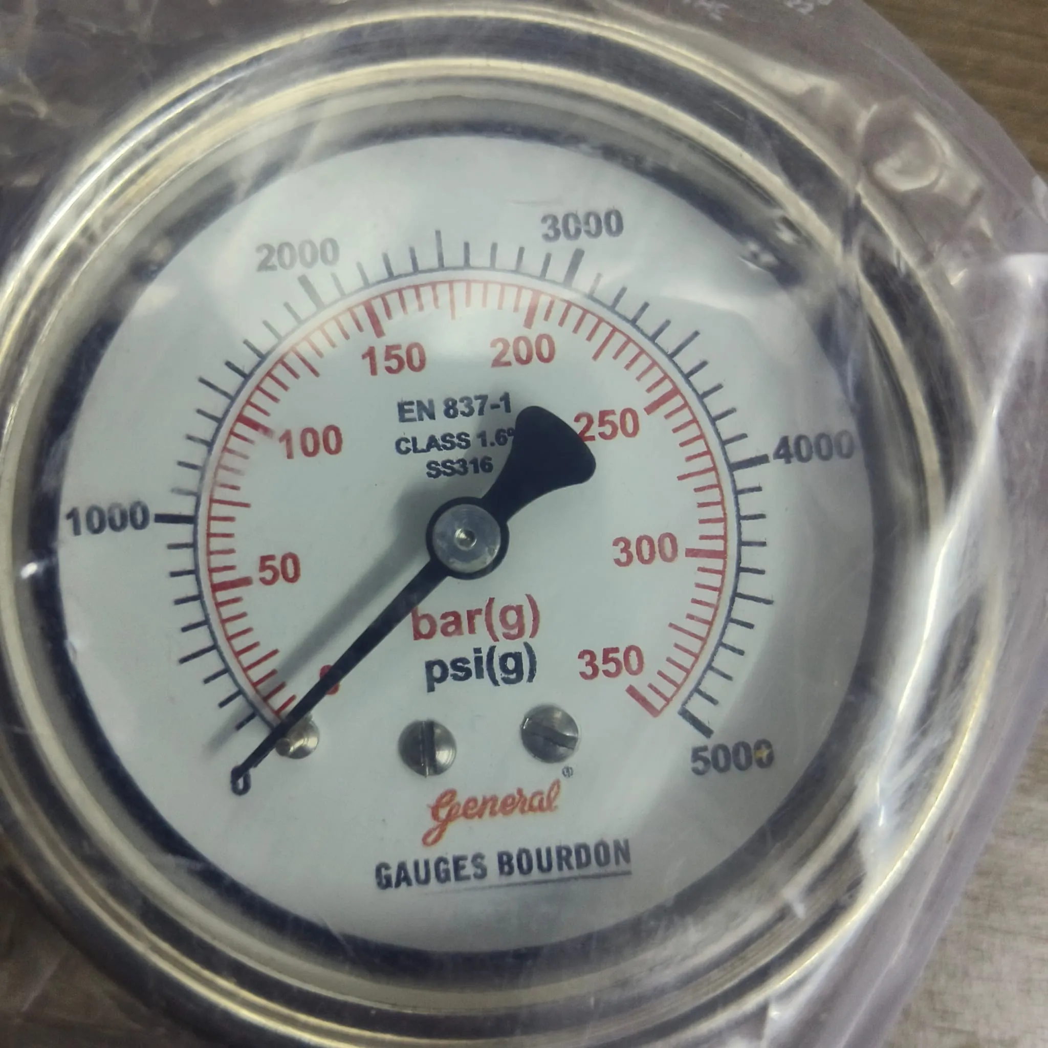 General Instruments Pressure Gauge SPGS-V, 0...5000 psi, 2nd Scale bar, 2.5" Dial, 1/4" Male NPT Lower Mount, SS Body & Parts, SPGS-V-063-S4S-S6S-S6S-S4S-T06NTM-(0-5000)-PSI/BAR-A16-DUS - image 3