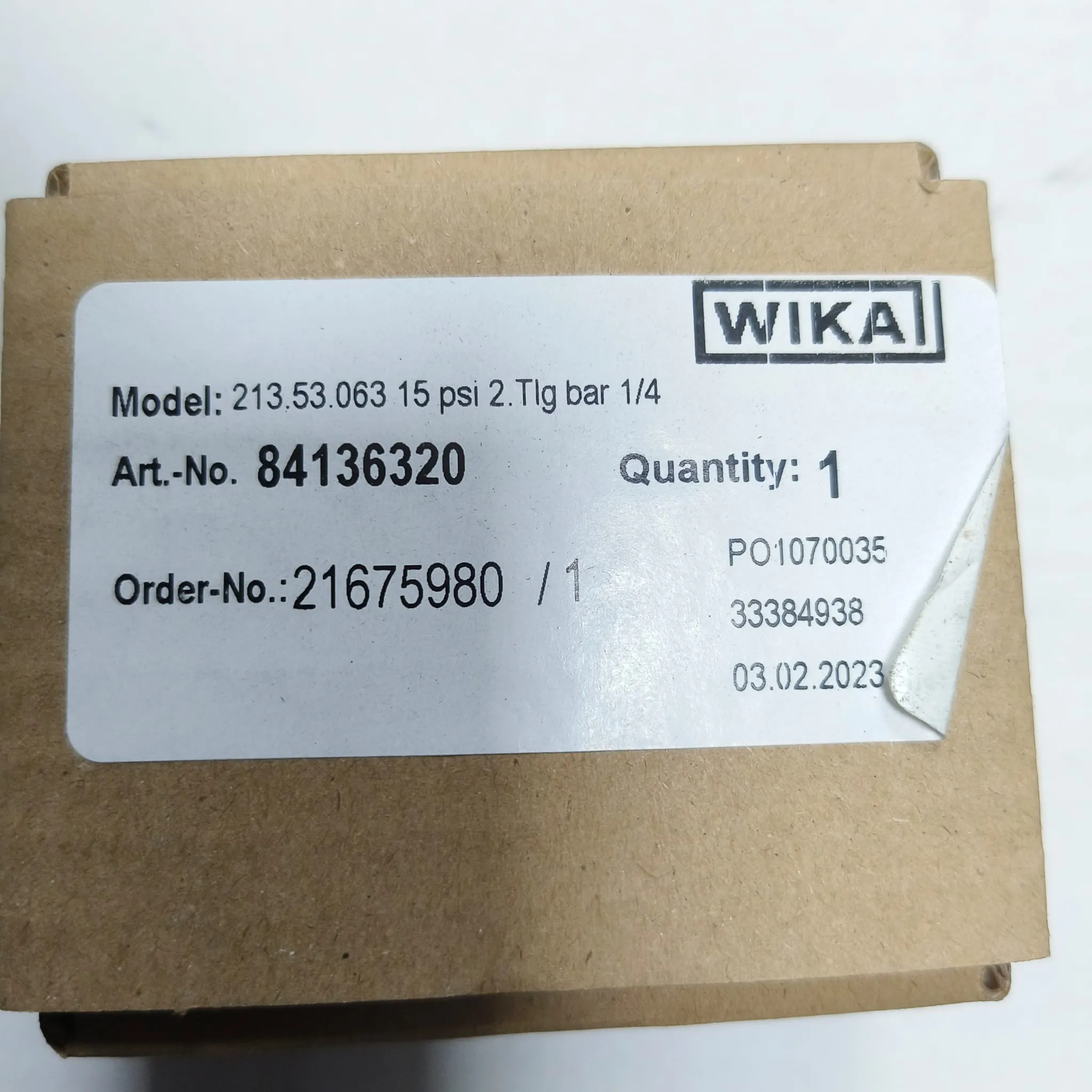 WIKA Pressure Gauge 213.53.063, 0...15 psi, Dual Scale, 2.5" Dial, 1/4" Male NPT Lower Mount, 84136320 - image 2
