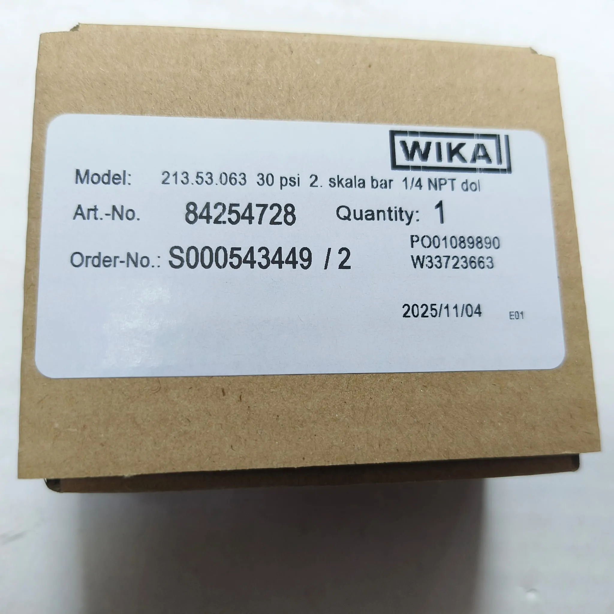 WIKA Pressure Gauge 213.53.063, 0...30 psi, Dual Scale, 2.5" Dial, 1/4" Male NPT Lower Mount, 84254728 - image 2