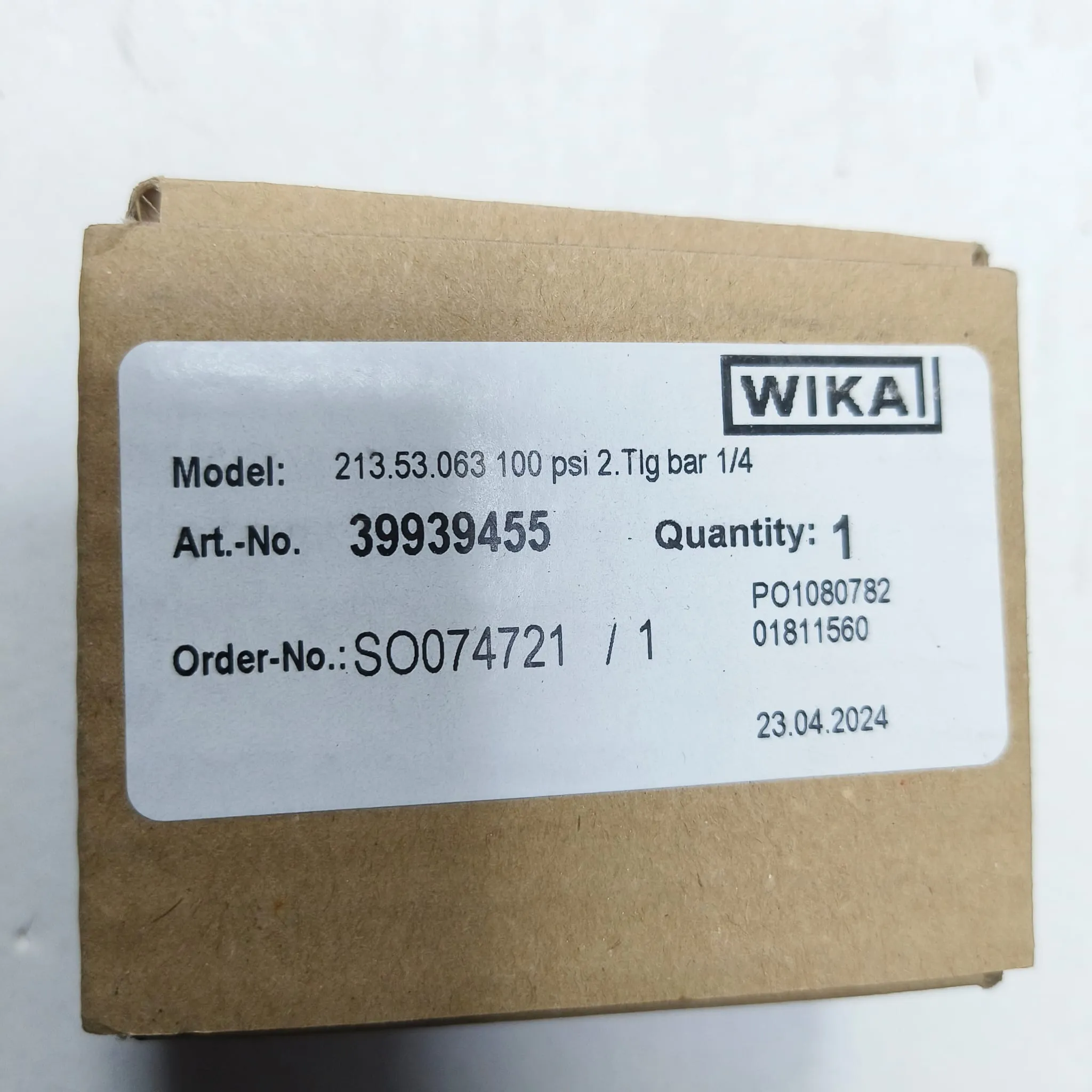 WIKA Pressure Gauge 213.53.063, 0...100 psi, Dual Scale, 2.5" Dial, 1/4" Male NPT Lower Mount, 39939455 - image 2