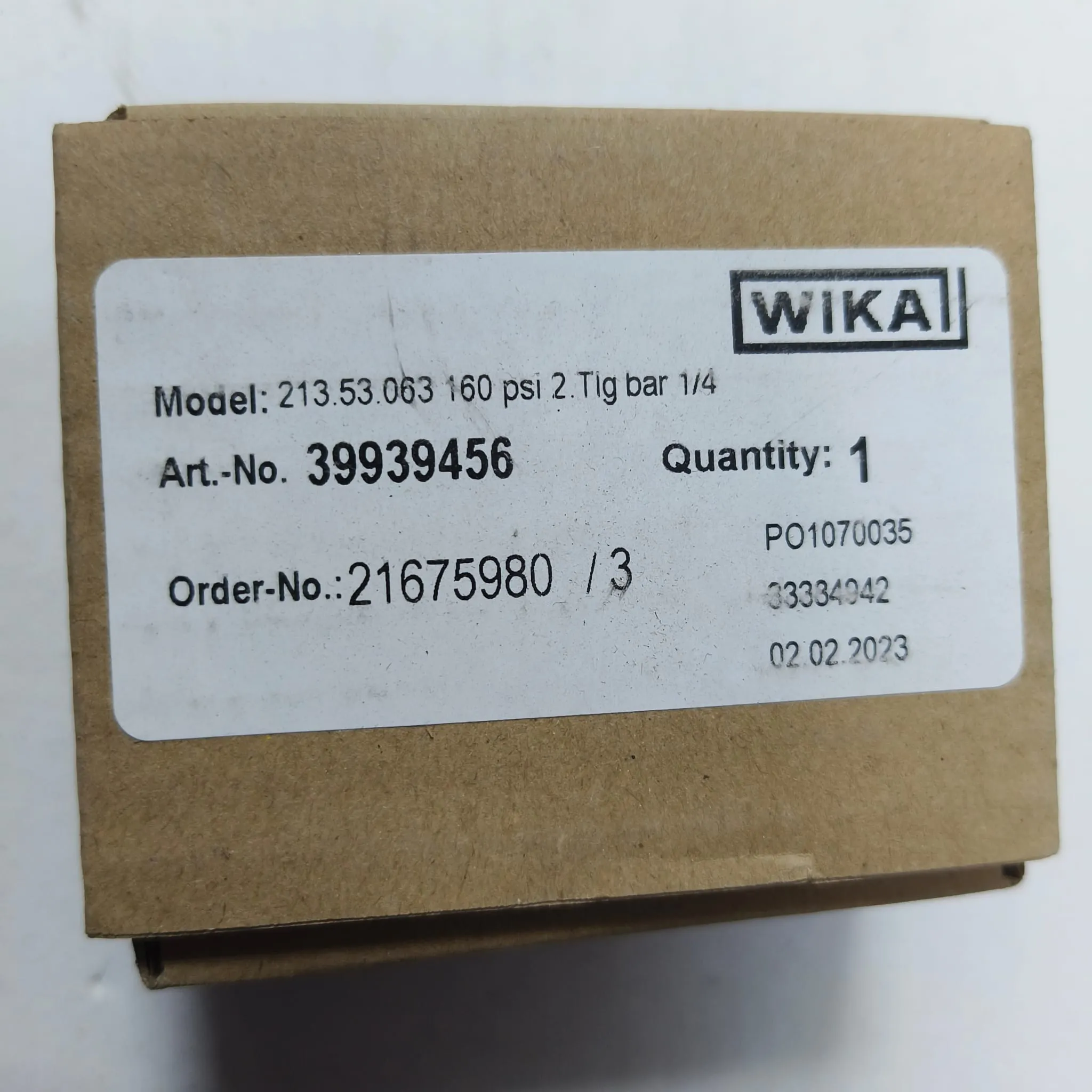 WIKA Pressure Gauge 213.53.063, 0...160 psi, Dual Scale, 2.5" Dial, 1/4" Male NPT Lower Mount, 39939456 - image 2