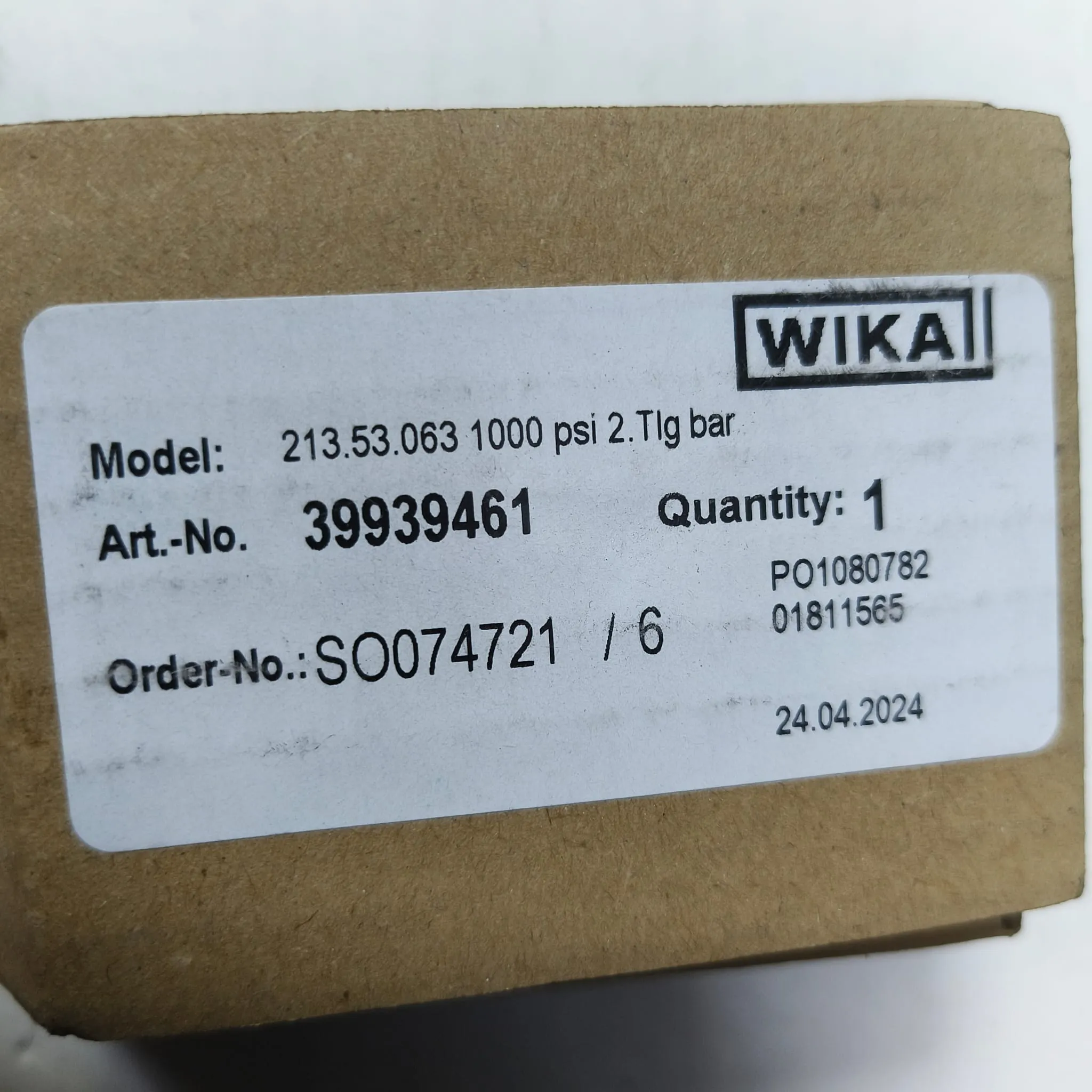 WIKA Pressure Gauge 213.53.063, 0...1000 psi, Dual Scale, 2.5" Dial, 1/4" Male NPT Lower Mount, 39939461 - image 2