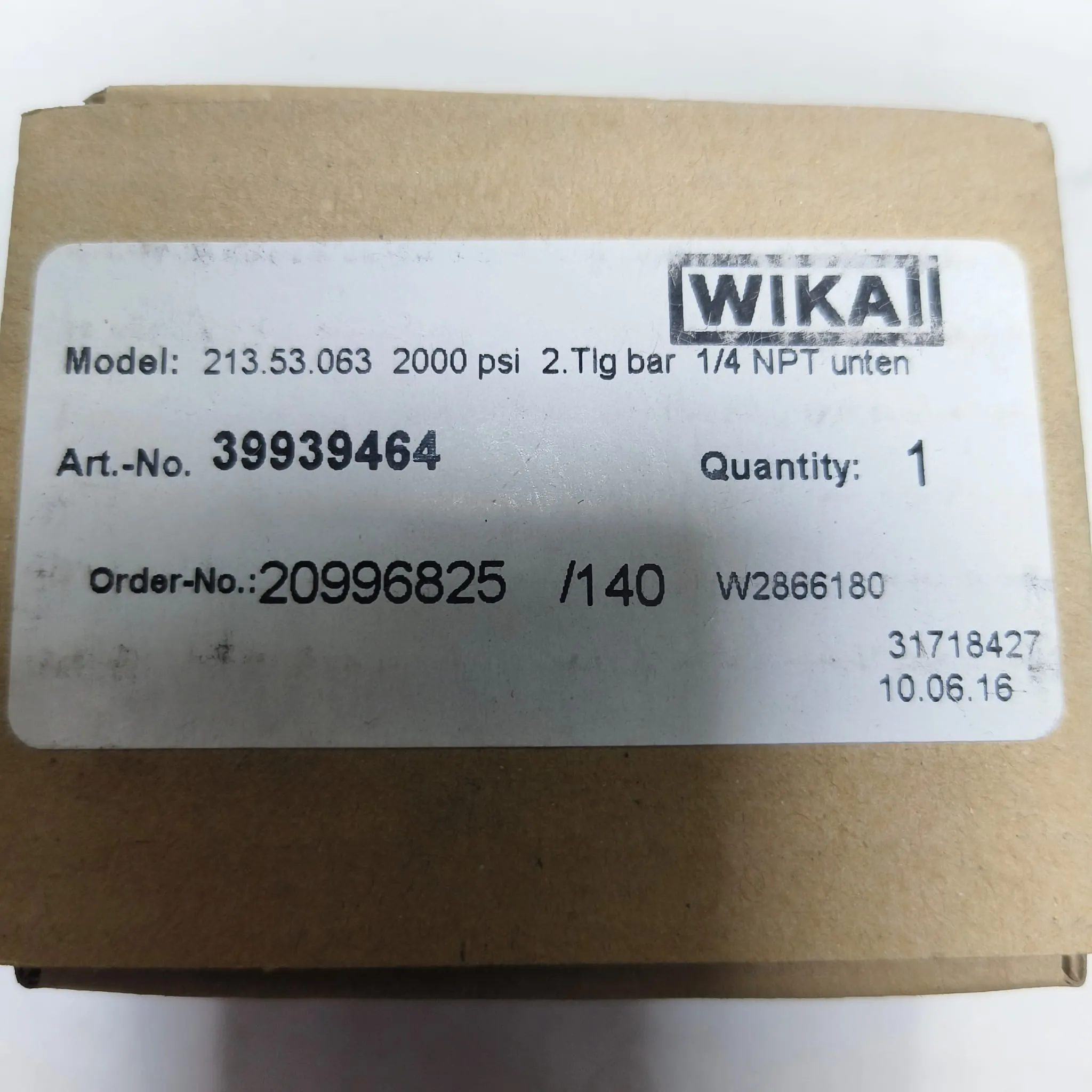WIKA Pressure Gauge 213.53.063, 0...2000 psi, Dual Scale, 2.5" Dial, 1/4" Male NPT Lower Mount, 39939464 - image 2
