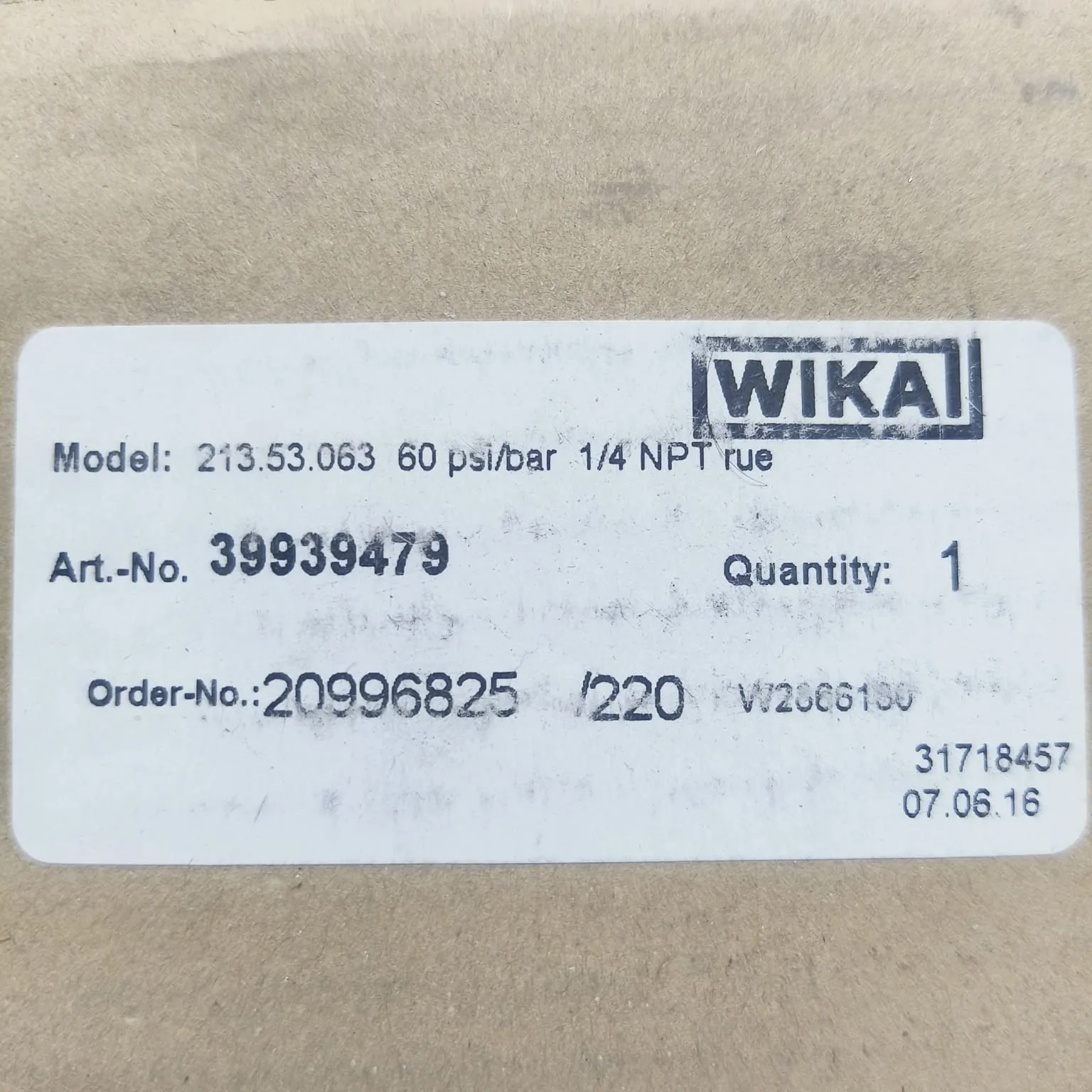 WIKA Pressure Gauge 213.53.063, 0...60 psi, Dual Scale, 2.5" Dial, 1/4" Male NPT Back Mount, 39939479 - image 2