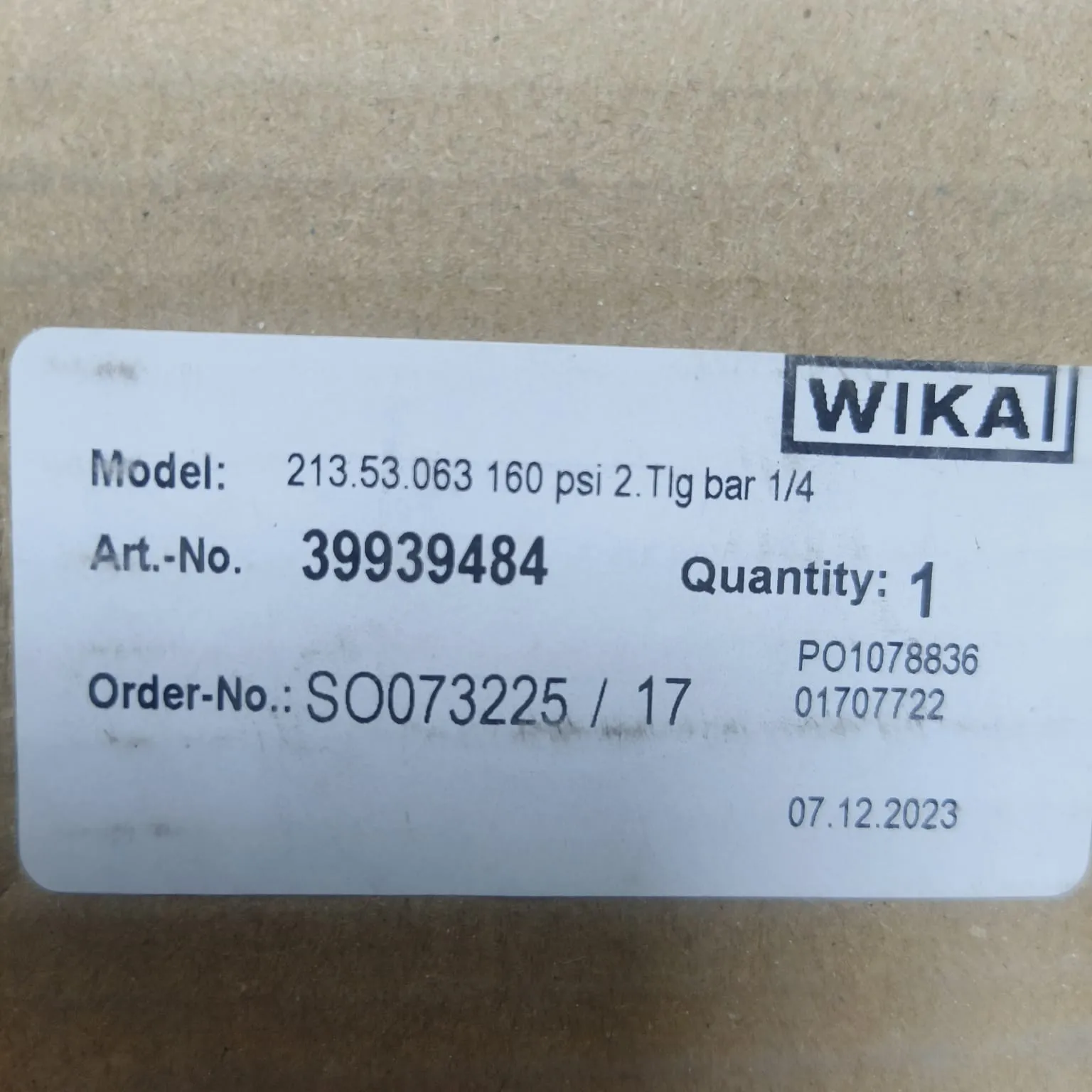WIKA Pressure Gauge 213.53.063, 0...160 psi, Dual Scale, 2.5" Dial, 1/4" Male NPT Back Mount, 39939484 - image 2