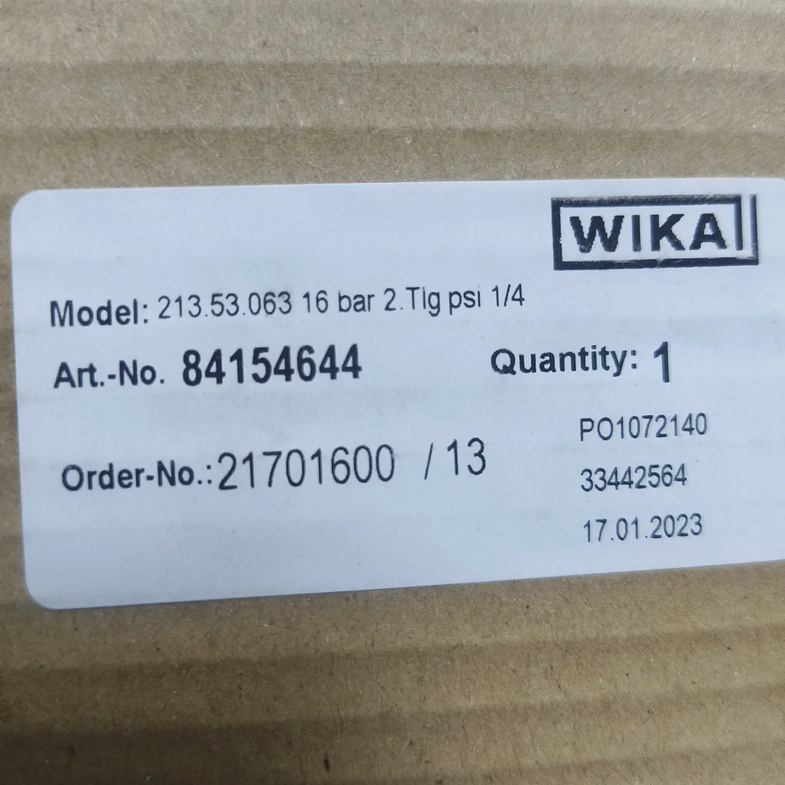 WIKA Pressure Gauge 213.53.063, 0...16 bar, Dual Scale, 2.5" Dial, 1/4" Male NPT Back Mount, 84154644 - image 2