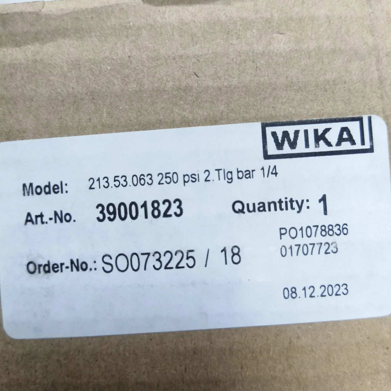 WIKA Pressure Gauge 213.53.063, 0...250 psi, Dual Scale, 2.5" Dial, 1/4" Male NPT Back Mount, 39001823 - image 2