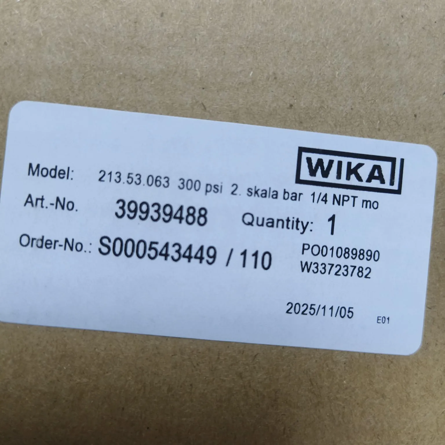 WIKA Pressure Gauge 213.53.063, 0...300 psi, Dual Scale, 2.5" Dial, 1/4" Male NPT Back Mount, 39939488 - image 2
