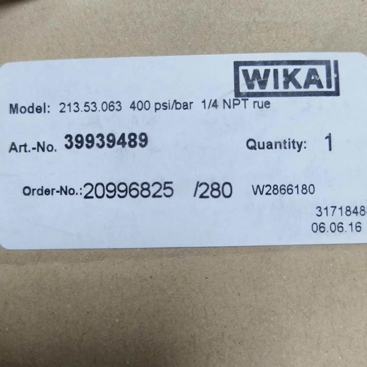 WIKA Pressure Gauge 213.53.063, 0...400 psi, Dual Scale, 2.5" Dial, 1/4" Male NPT Back Mount, 39939489 - image 2