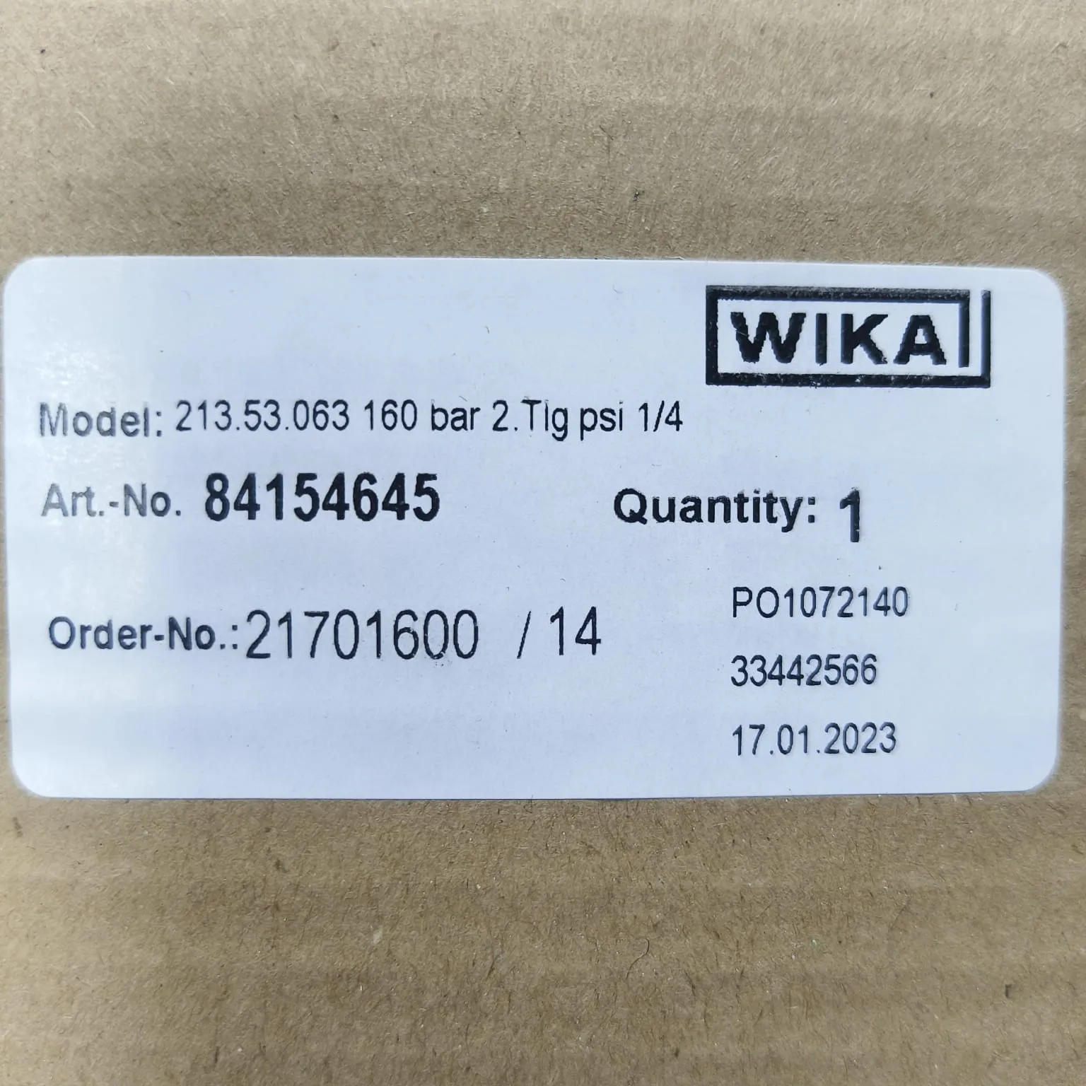 WIKA Pressure Gauge 213.53.063, 0...160 bar, Dual Scale, 2.5" Dial, 1/4" Male NPT Back Mount, 84154645 - image 2