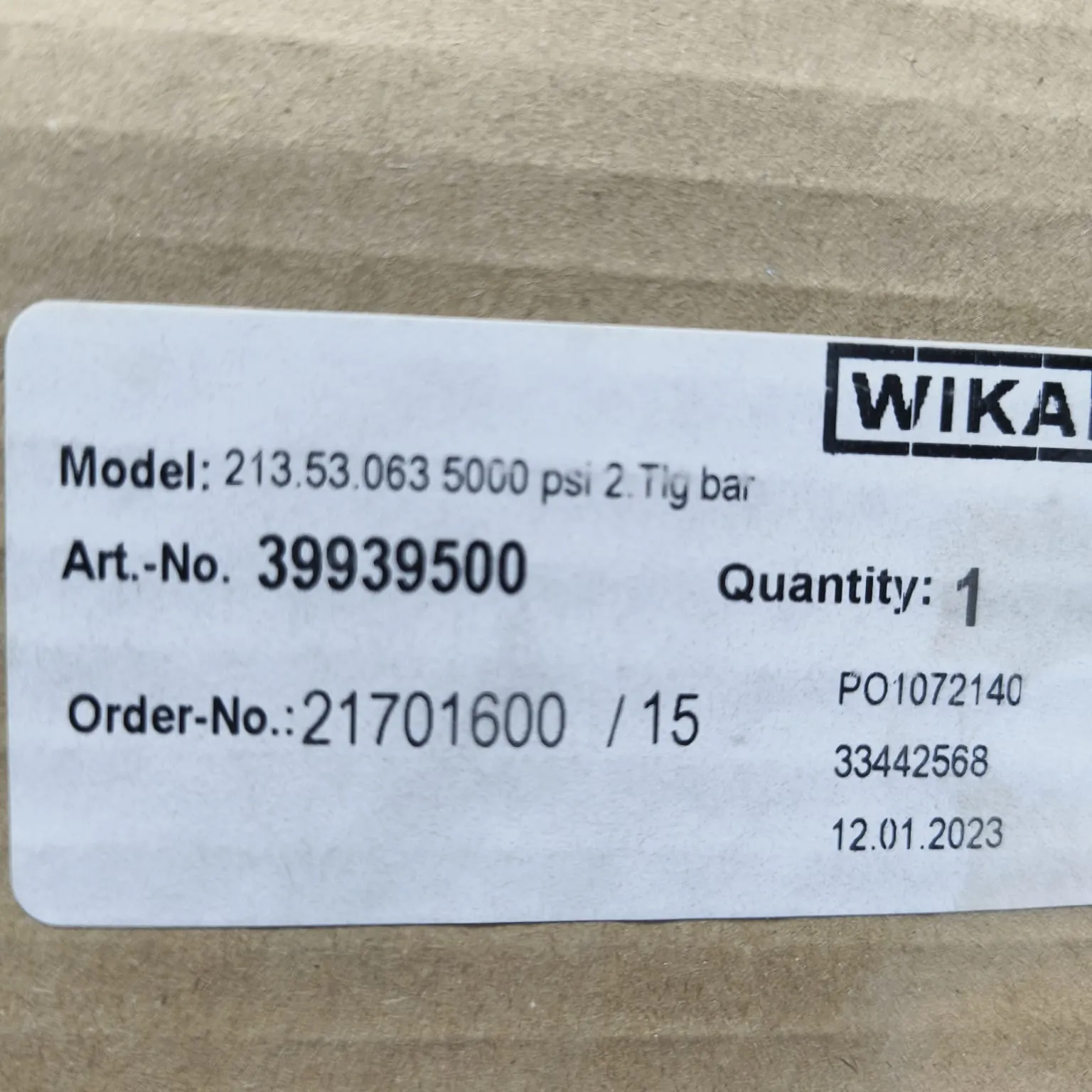 WIKA Pressure Gauge 213.53.063, 0...5000 psi, Dual Scale, 2.5" Dial, 1/4" Male NPT Back Mount, 39939500 - image 2