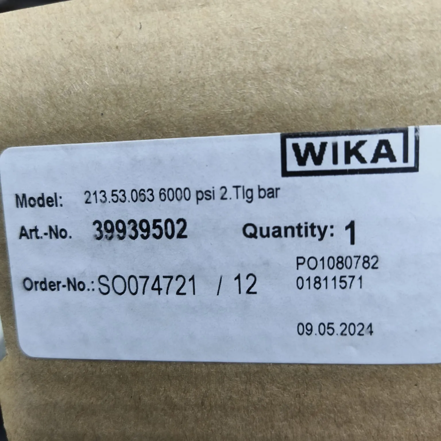 WIKA Pressure Gauge 213.53.063, 0...6000 psi, Dual Scale, 2.5" Dial, 1/4" Male NPT Back Mount, 39939502 - image 2