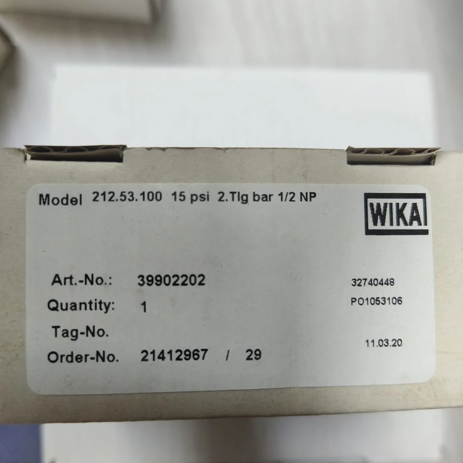 WIKA Pressure Gauge 212.53.100, 0...15 psi, Dual Scale, 4" Dial, 1/2" Male NPT Lower Mount, 39902202 - image 2