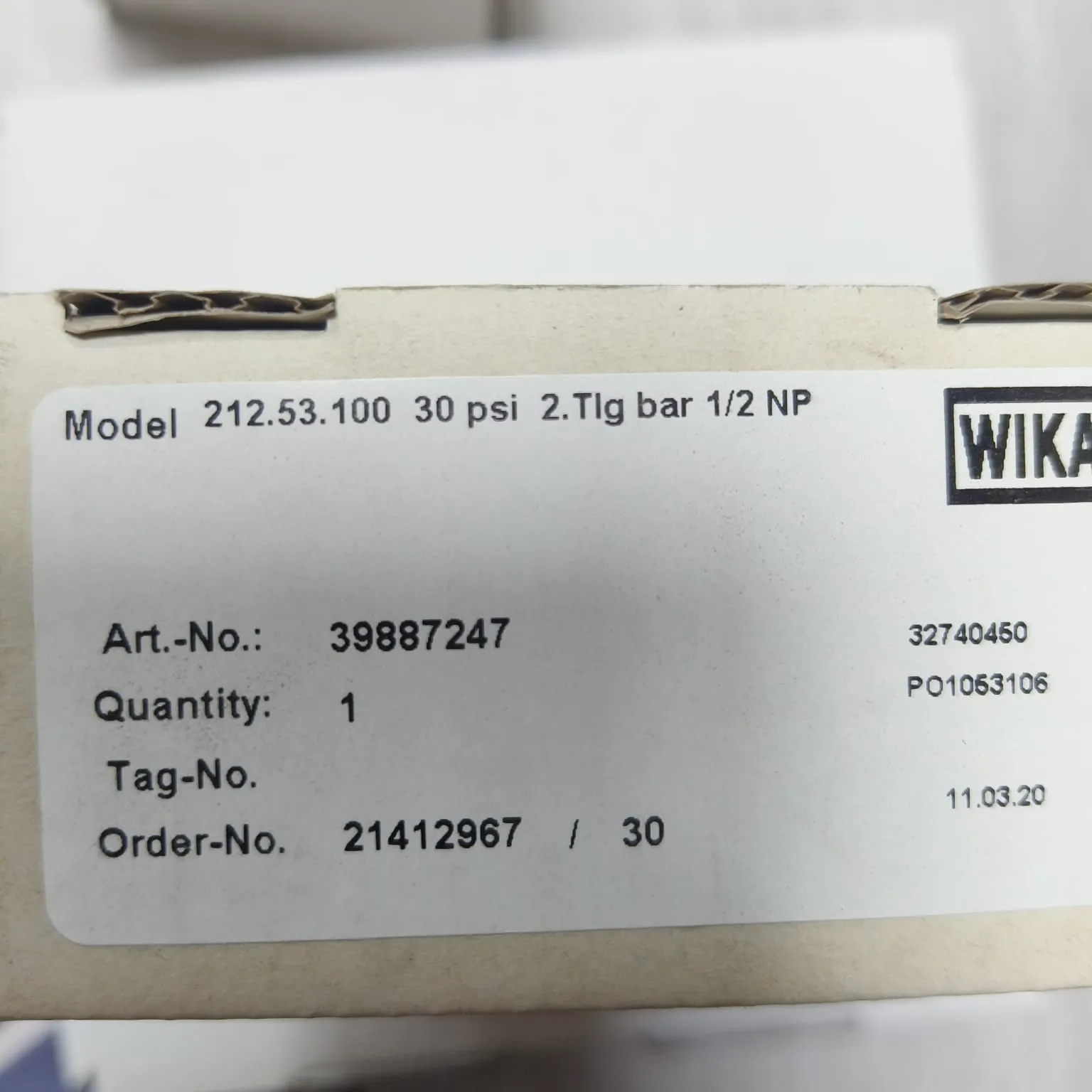 WIKA Pressure Gauge 212.53.100, 0...30 psi, Dual Scale, 4" Dial, 1/2" Male NPT Lower Mount, 39887247 - image 2