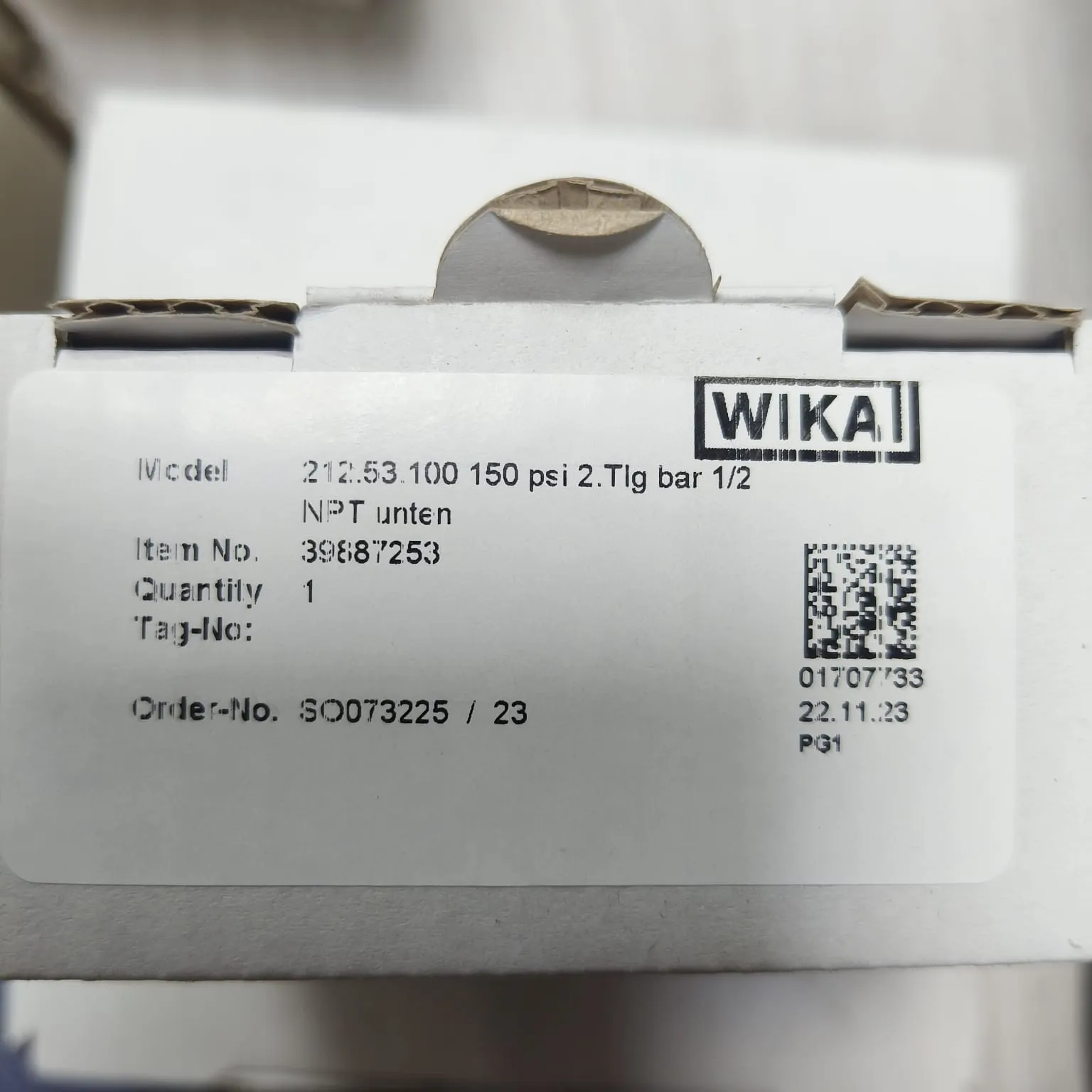 WIKA Pressure Gauge 212.53.100, 0...150 psi, Dual Scale, 4" Dial, 1/2" Male NPT Lower Mount, 39887253 - image 2