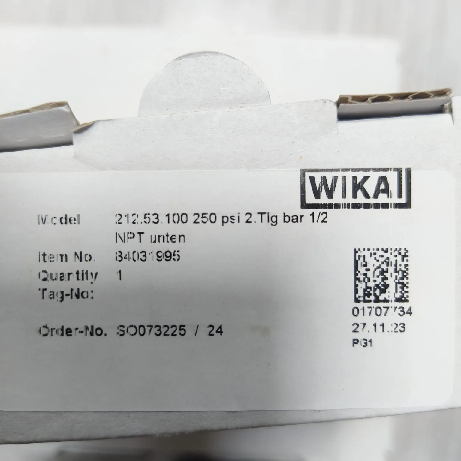 WIKA Pressure Gauge 212.53.100, 0...250 psi, Dual Scale, 4" Dial, 1/2" Male NPT Lower Mount, 84031995 - image 2