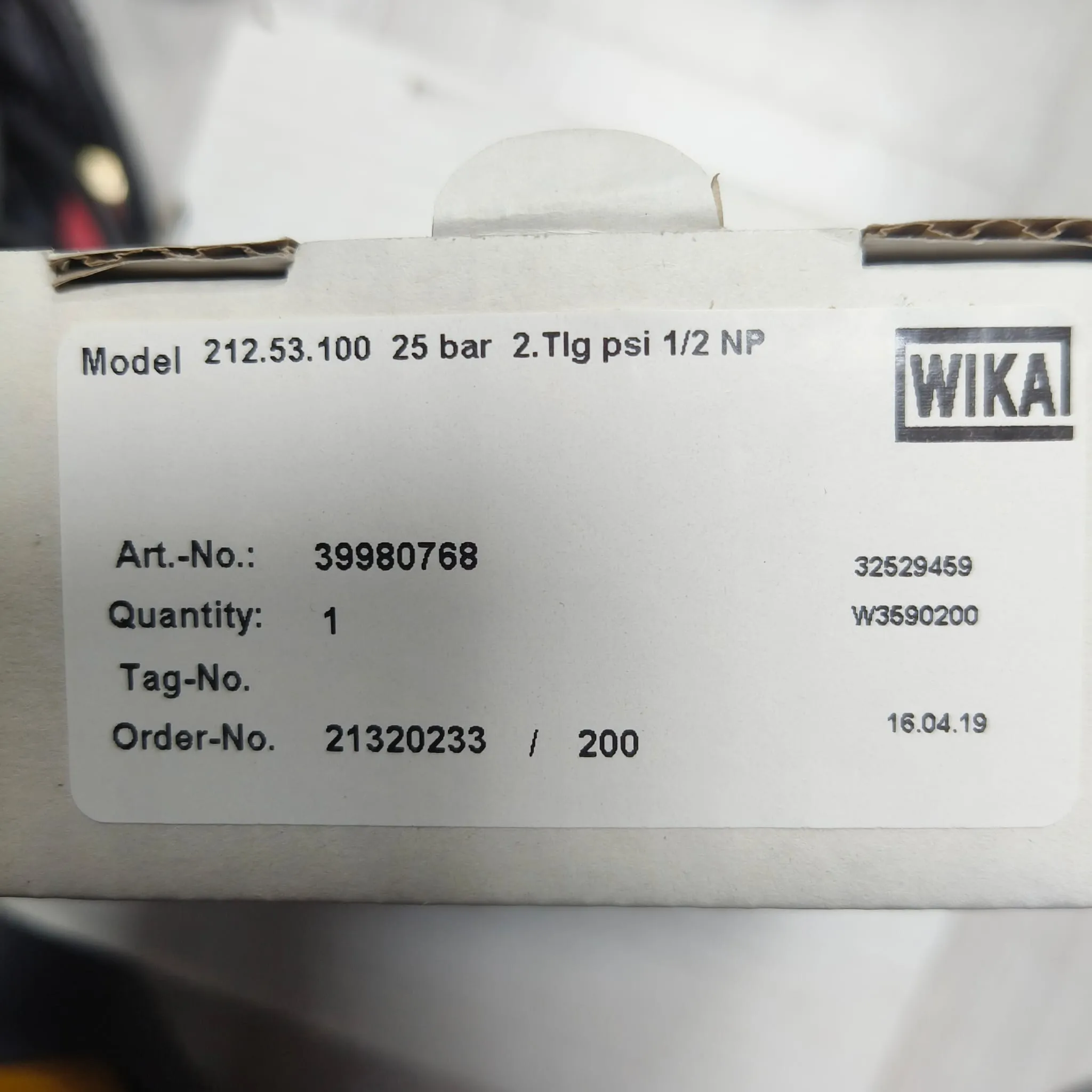 WIKA Pressure Gauge 212.53.100, 0...25 bar, Dual Scale, 4" Dial, 1/2" Male NPT Lower Mount, 39980768 - image 2