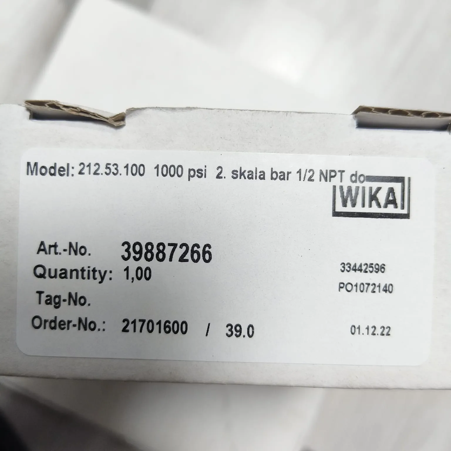 WIKA Pressure Gauge 212.53.100, 0...1000 psi, Dual Scale, 4" Dial, 1/2" Male NPT Lower Mount, 39887266 - image 2