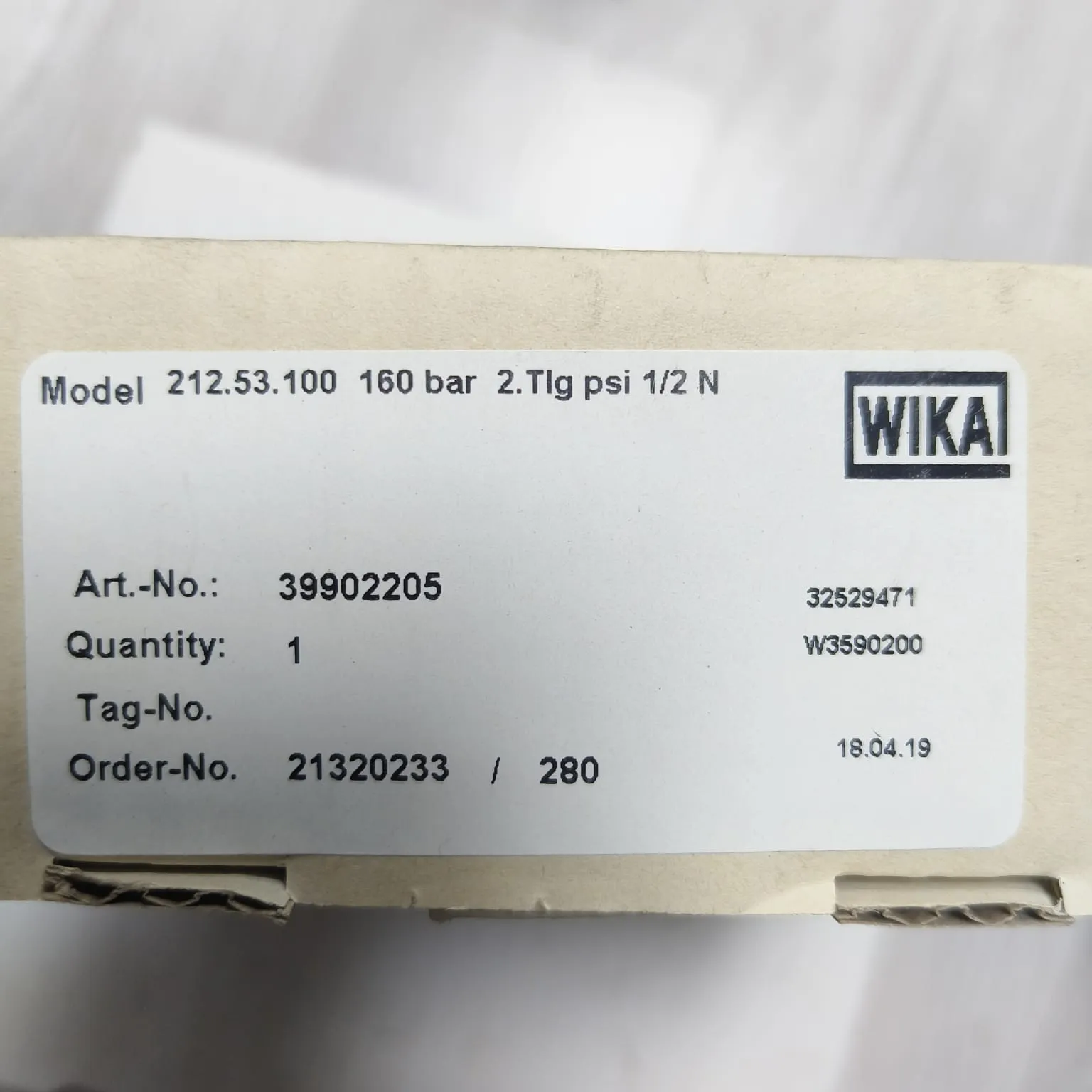 WIKA Pressure Gauge 212.53.100, 0...160 bar, Dual Scale, 4" Dial, 1/2" Male NPT Lower Mount, 39902205 - image 2