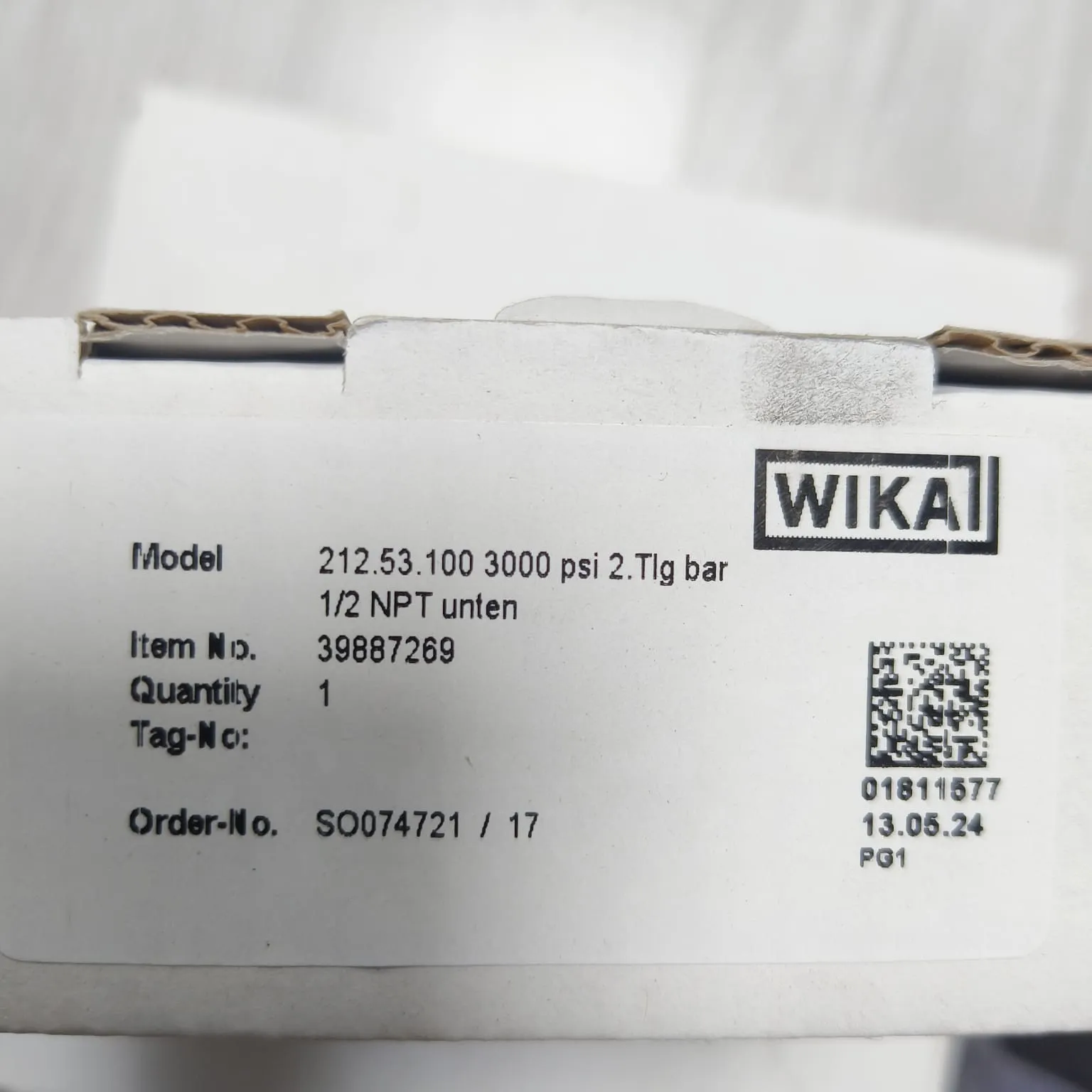 WIKA Pressure Gauge 212.53.100, 0...3000 psi, Dual Scale, 4" Dial, 1/2" Male NPT Lower Mount, 39887269 - image 2