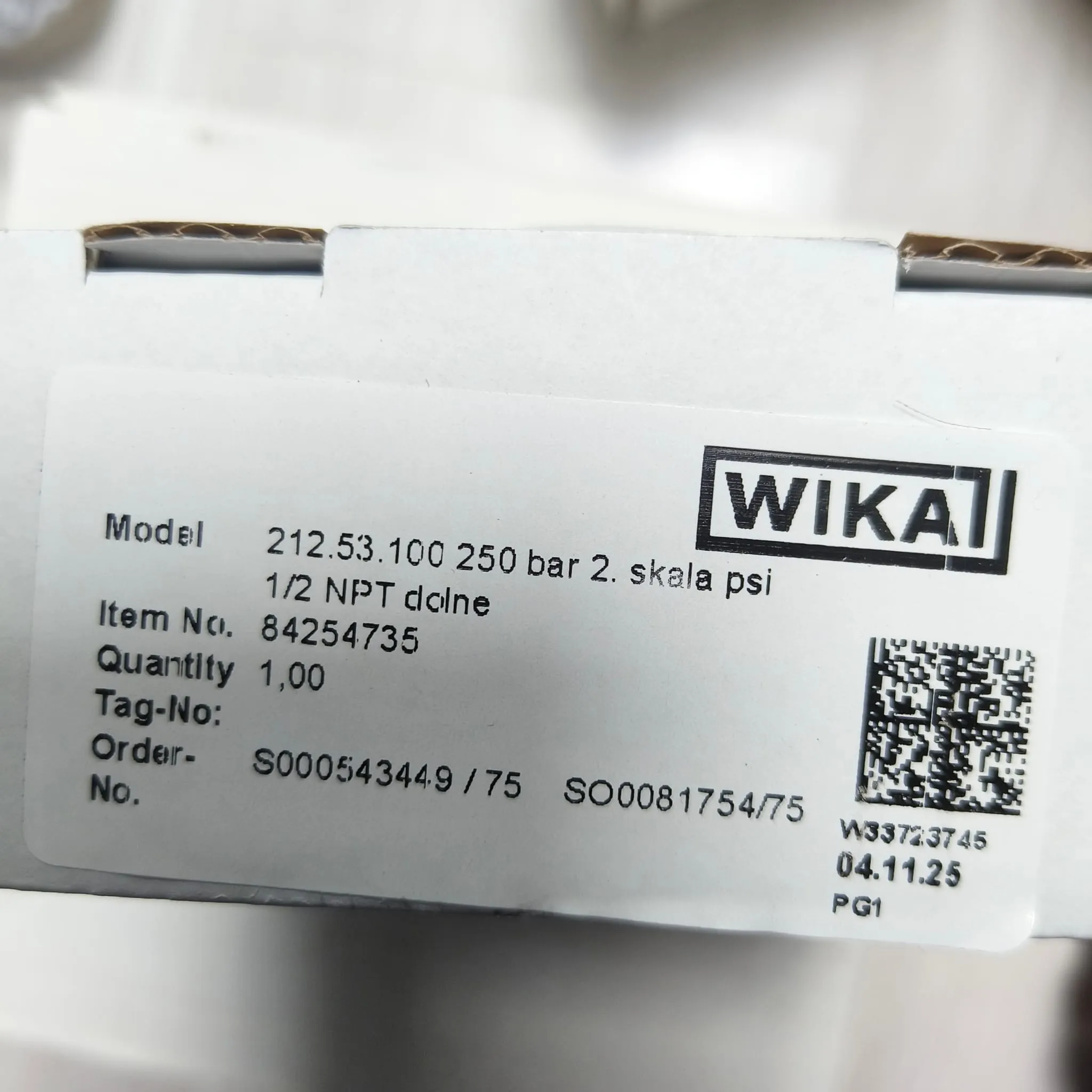 WIKA Pressure Gauge 212.53.100, 0...250 bar, Dual Scale, 4" Dial, 1/2" Male NPT Lower Mount, 84254735 - image 2