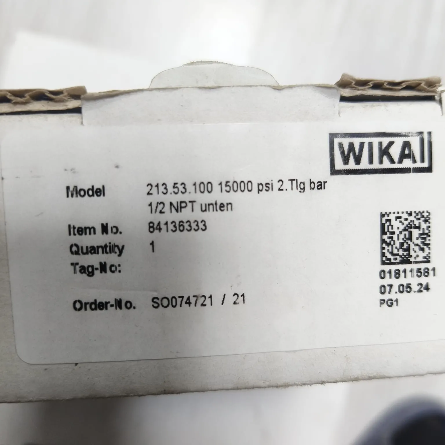 WIKA Pressure Gauge 212.53.100, 0...15000 psi, Dual Scale, 4" Dial, 1/2" Male NPT Lower Mount, 84136333 - image 2