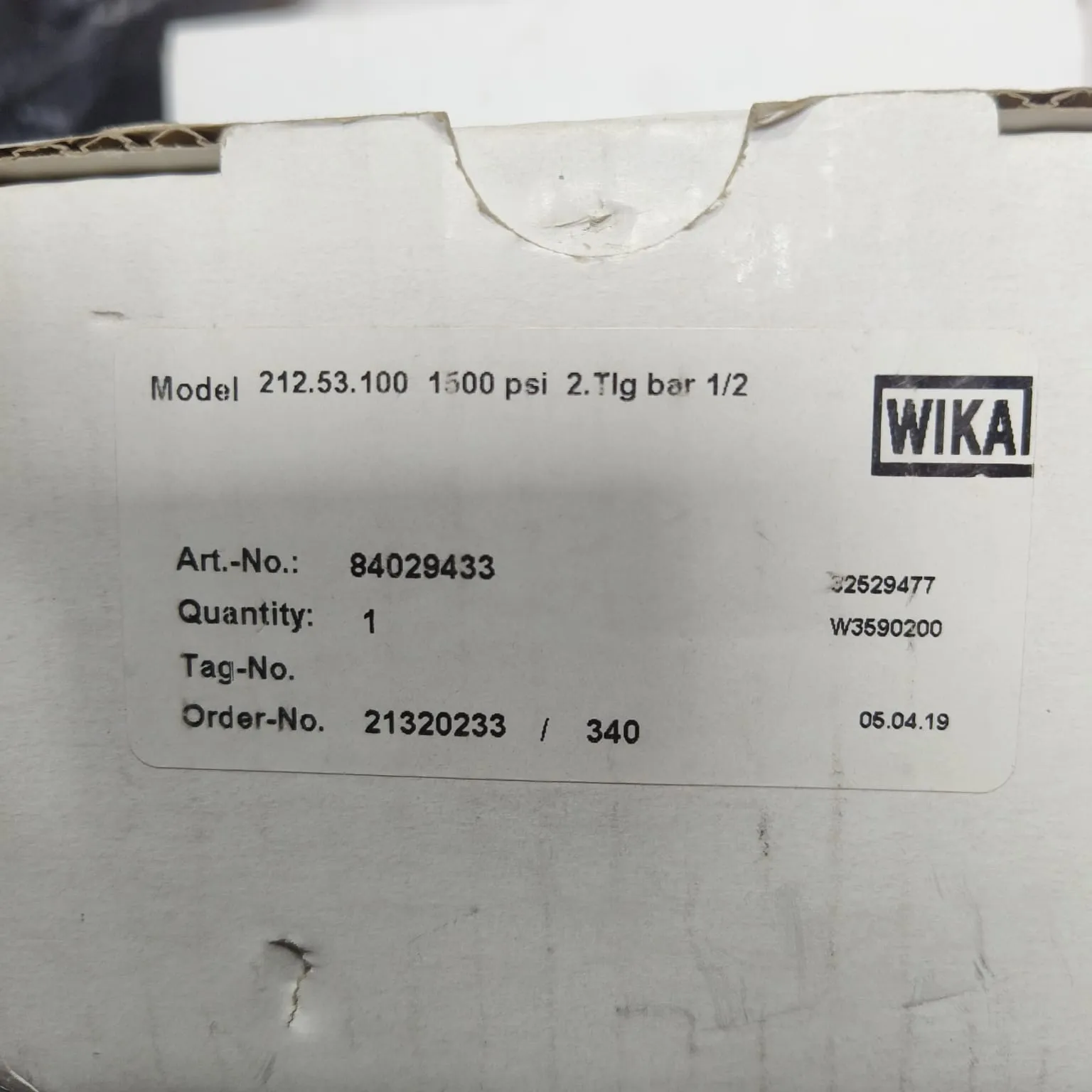 WIKA Pressure Gauge 213.53.100, 0...1500 psi, Dual Scale, 4" Dial, 1/2" Male NPT Lower Back Mount, 84029433 - image 2